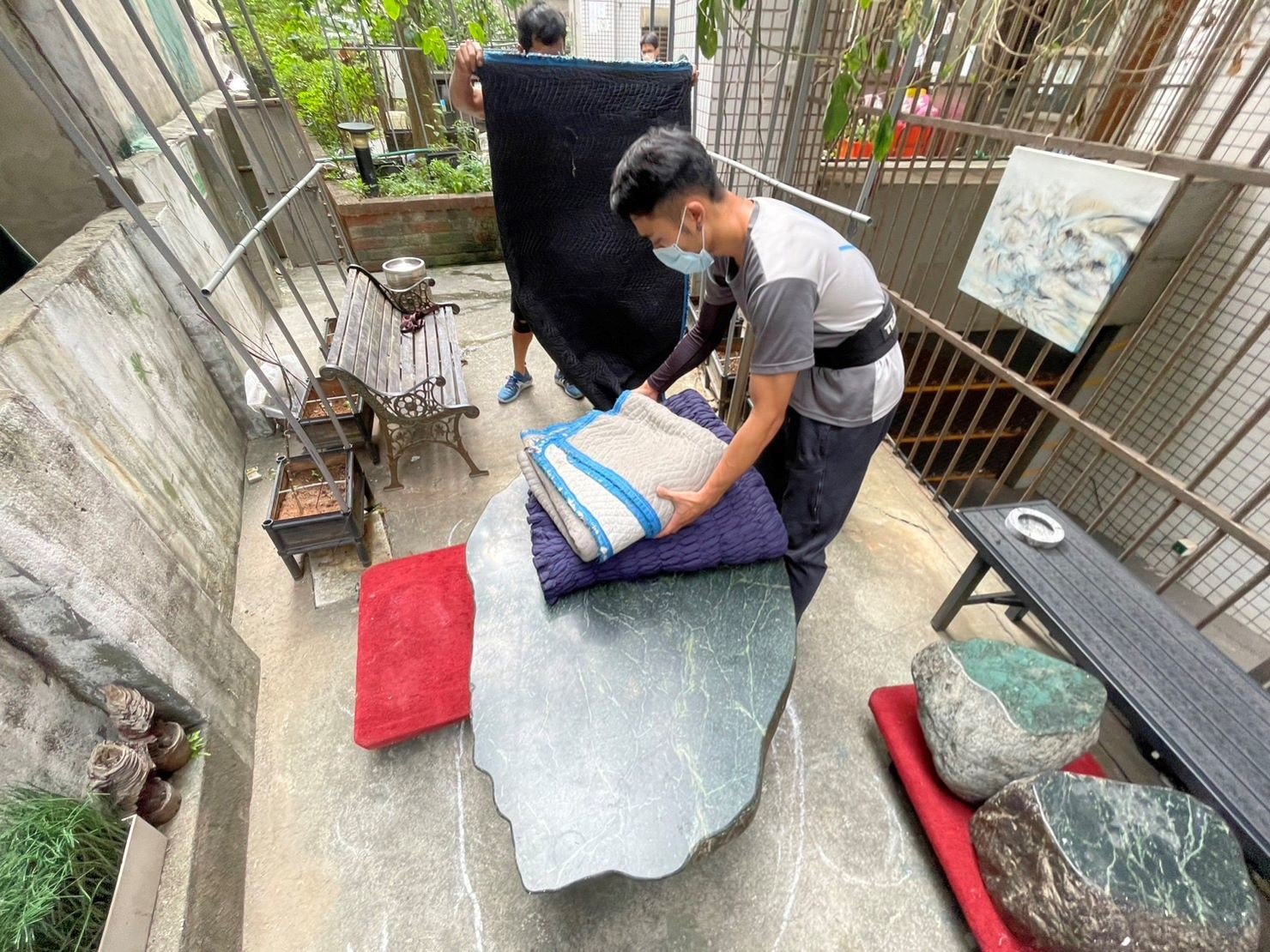 台北搬石桌椅組∣南港搬石桌椅組∣新北搬石桌椅組∣雙北搬石桌椅組∣汐止搬石桌椅組∣中永和搬石桌椅組∣板橋搬石桌椅組∣五股搬石桌椅組∣基隆搬石桌椅組∣桃園搬石桌椅組∣各種重物景觀涼亭石桌椅組搬運、大理石藝術品搬運、天然大理石桌椅推薦【榮福搬家】精緻包裝搬運「細膩包裝、專業搬運、用心服務、以客為尊」是榮福搬家公司的宗旨與精神。歡迎立即來電02-2651-2727專人服務。 台北搬石桌椅組∣南港搬石桌椅組∣新北搬石桌椅組∣雙北搬石桌椅組∣汐止搬石桌椅組∣中永和搬石桌椅組∣板橋搬石桌椅組∣五股搬石桌椅組∣基隆搬石桌椅組∣桃園搬石桌椅組∣各種重物景觀涼亭石桌椅組搬運、大理石藝術品搬運、天然大理石桌椅推薦【榮福搬家】精緻包裝搬運「細膩包裝、專業搬運、用心服務、以客為尊」是榮福搬家公司的宗旨與精神。歡迎立即來電02-2651-2727專人服務。