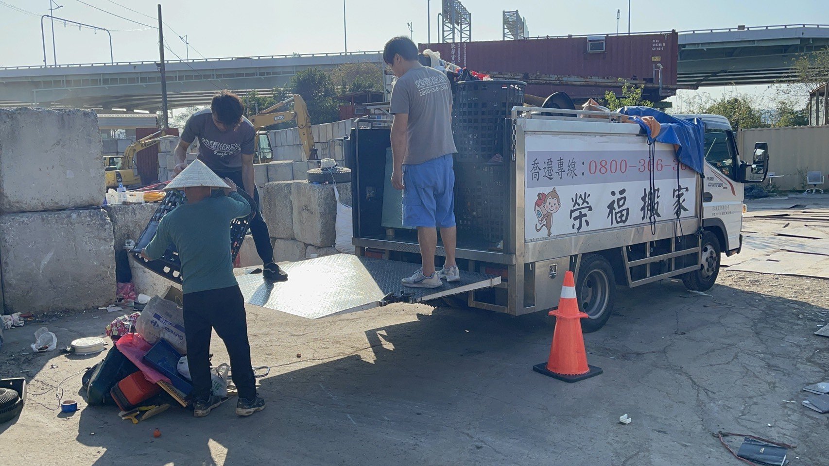 新北市垃圾清運、台北垃圾清運、不要的家具怎麼辦、搬家公司推薦、新北搬家推薦【榮福搬家公司】南港搬家、桃園搬家公司推薦、桃園大型垃圾、台北搬家公司推薦、搬垃圾處理、家庭廢棄物清運、廢棄物處理、搬運廢棄物、家具垃圾處理、清運、搬家具、冰箱搬運、基隆搬家、大型家電回收清運、床墊搬運、搬衣櫃、大型家具丟棄、搬公司行號、家庭垃圾清運公司、清垃圾、廢棄家具處理、廢棄家具清運、搬家車,針對顧客都秉持以用心實在專業搬家技巧,搬家實在用心值得您的信賴與選擇。歡迎來電咨詢02-2651-2727,榮福搬家有專員立即為您服務。 新北市垃圾清運、台北垃圾清運、不要的家具怎麼辦、搬家公司推薦、新北搬家推薦【榮福搬家公司】南港搬家、桃園搬家公司推薦、桃園大型垃圾、台北搬家公司推薦、搬垃圾處理、家庭廢棄物清運、廢棄物處理、搬運廢棄物、家具垃圾處理、清運、搬家具、冰箱搬運、基隆搬家、大型家電回收清運、床墊搬運、搬衣櫃、大型家具丟棄、搬公司行號、家庭垃圾清運公司、清垃圾、廢棄家具處理、廢棄家具清運、搬家車,針對顧客都秉持以用心實在專業搬家技巧,搬家實在用心值得您的信賴與選擇。歡迎來電咨詢02-2651-2727,榮福搬家有專員立即為您服務。