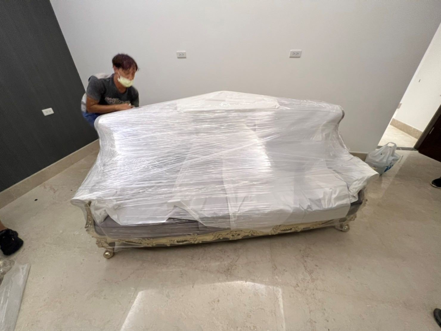 台北倉儲暫放精緻包裝∣南港倉儲暫放精緻包裝∣新北倉儲暫放精緻包裝∣雙北倉儲暫放精緻包裝∣汐止倉儲暫放精緻包裝∣中永和倉儲暫放精緻包裝∣板橋倉儲暫放精緻包裝∣五股倉儲暫放精緻包裝∣基隆倉儲暫放精緻包裝∣桃園倉儲暫放精緻包裝,精緻包裝搬運「細膩包裝、專業搬運、用心服務、以客為尊」是榮福搬家公司的宗旨與精神。歡迎立即來電02-2651-2727專人服務。 台北倉儲暫放精緻包裝∣南港倉儲暫放精緻包裝∣新北倉儲暫放精緻包裝∣雙北倉儲暫放精緻包裝∣汐止倉儲暫放精緻包裝∣中永和倉儲暫放精緻包裝∣板橋倉儲暫放精緻包裝∣五股倉儲暫放精緻包裝∣基隆倉儲暫放精緻包裝∣桃園倉儲暫放精緻包裝,精緻包裝搬運「細膩包裝、專業搬運、用心服務、以客為尊」是榮福搬家公司的宗旨與精神。歡迎立即來電02-2651-2727專人服務。