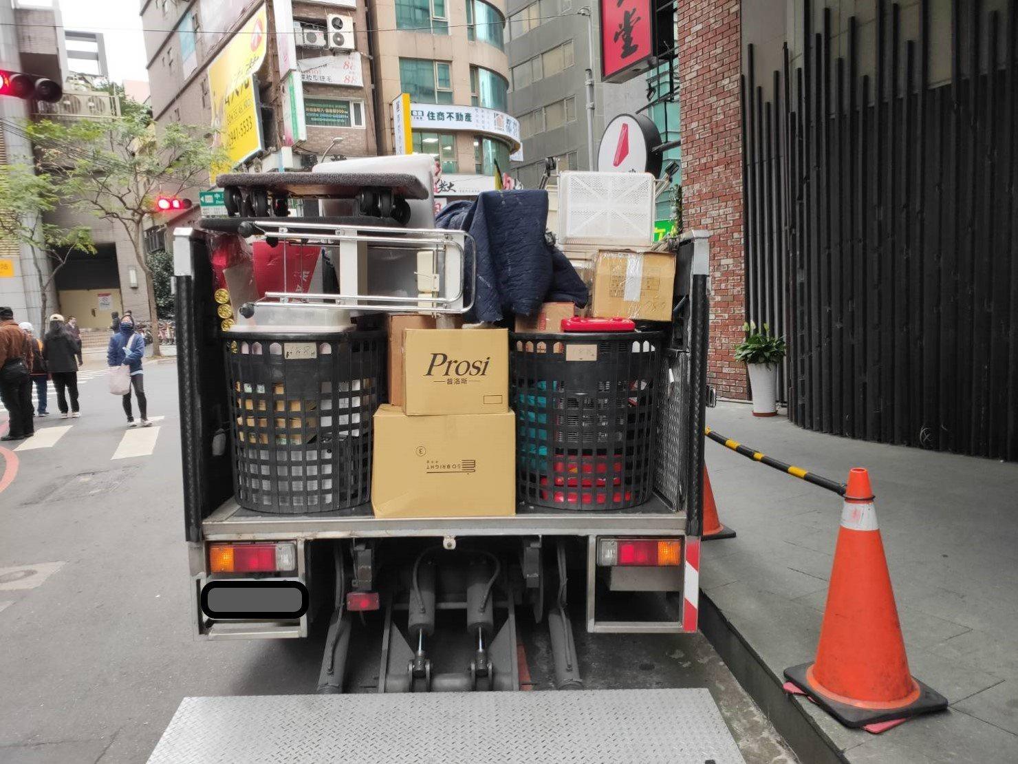 台北專業搬家|新北搬家|南港搬家|汐止專業搬家|雙北可信賴搬家|三重蘆洲專業搬家|五股搬家|林口搬家|小資族搬家|一房一廳套房搬家|台北少量家具搬家|新北少量家具搬家|汐止少量家具搬家|三重蘆洲少量家具搬家|雙人床架拆組裝|洗衣機搬運|沙發搬運|書桌搬運|餐桌搬運|鋼琴搬運,搬家公司推薦【榮福搬家公司】屬於專業搬家精緻服務搬運以「細膩安全專業搬運、用心服務、以客為尊」之宗旨與精神搬運服務客戶,歡迎來電02-2651-2727專人服務。 台北專業搬家|新北搬家|南港搬家|汐止專業搬家|雙北可信賴搬家|三重蘆洲專業搬家|五股搬家|林口搬家|小資族搬家|一房一廳套房搬家|台北少量家具搬家|新北少量家具搬家|汐止少量家具搬家|三重蘆洲少量家具搬家|雙人床架拆組裝|洗衣機搬運|沙發搬運|書桌搬運|餐桌搬運|鋼琴搬運,搬家公司推薦【榮福搬家公司】屬於專業搬家精緻服務搬運以「細膩安全專業搬運、用心服務、以客為尊」之宗旨與精神搬運服務客戶,歡迎來電02-2651-2727專人服務。
