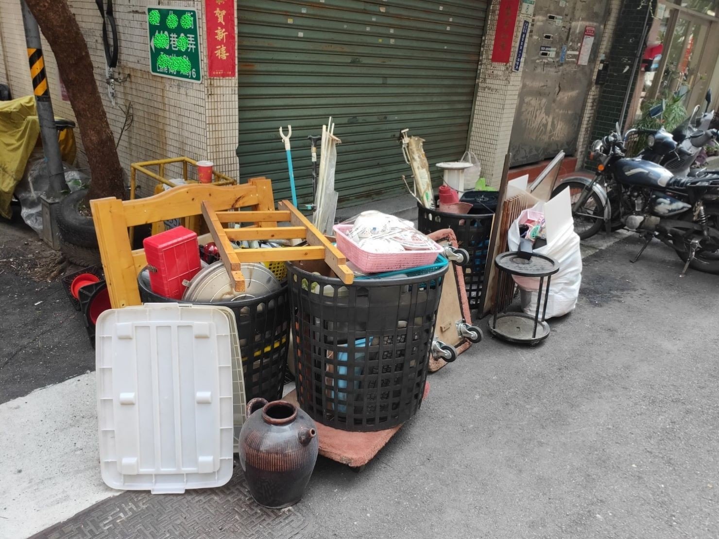 清垃圾、搬家首選、搬家公司推薦、新北搬家公司推薦【榮福搬家公司】南港搬家、桃園搬家公司推薦、台北搬家公司推薦、廢棄家具處理、不要的家具怎麼辦、廢棄家具清運、搬垃圾處理、家庭廢棄物清運、廢棄物處理、搬運廢棄物、家具垃圾處理、大型家具清運、搬神明桌、台北市垃圾清運、垃圾清運價格、家庭垃圾清運、清運、搬家具、冰箱搬運、搬洗衣機、基隆搬家、搬家電、床墊搬運、搬衣櫃、搬大型家具、搬公司行號、家庭搬家、整屋清空、搬鋼琴、搬工計時、人工搬運、搬運、搬家紙箱,針對顧客都秉持以用心實在專業搬家技巧,搬家實在用心值得您的信賴與選擇。歡迎來電咨詢02-2651-2727,榮福搬家有專員立即為您服務。 清垃圾、搬家首選、搬家公司推薦、新北搬家公司推薦【榮福搬家公司】南港搬家、桃園搬家公司推薦、台北搬家公司推薦、廢棄家具處理、不要的家具怎麼辦、廢棄家具清運、搬垃圾處理、家庭廢棄物清運、廢棄物處理、搬運廢棄物、家具垃圾處理、大型家具清運、搬神明桌、台北市垃圾清運、垃圾清運價格、家庭垃圾清運、清運、搬家具、冰箱搬運、搬洗衣機、基隆搬家、搬家電、床墊搬運、搬衣櫃、搬大型家具、搬公司行號、家庭搬家、整屋清空、搬鋼琴、搬工計時、人工搬運、搬運、搬家紙箱,針對顧客都秉持以用心實在專業搬家技巧,搬家實在用心值得您的信賴與選擇。歡迎來電咨詢02-2651-2727,榮福搬家有專員立即為您服務。