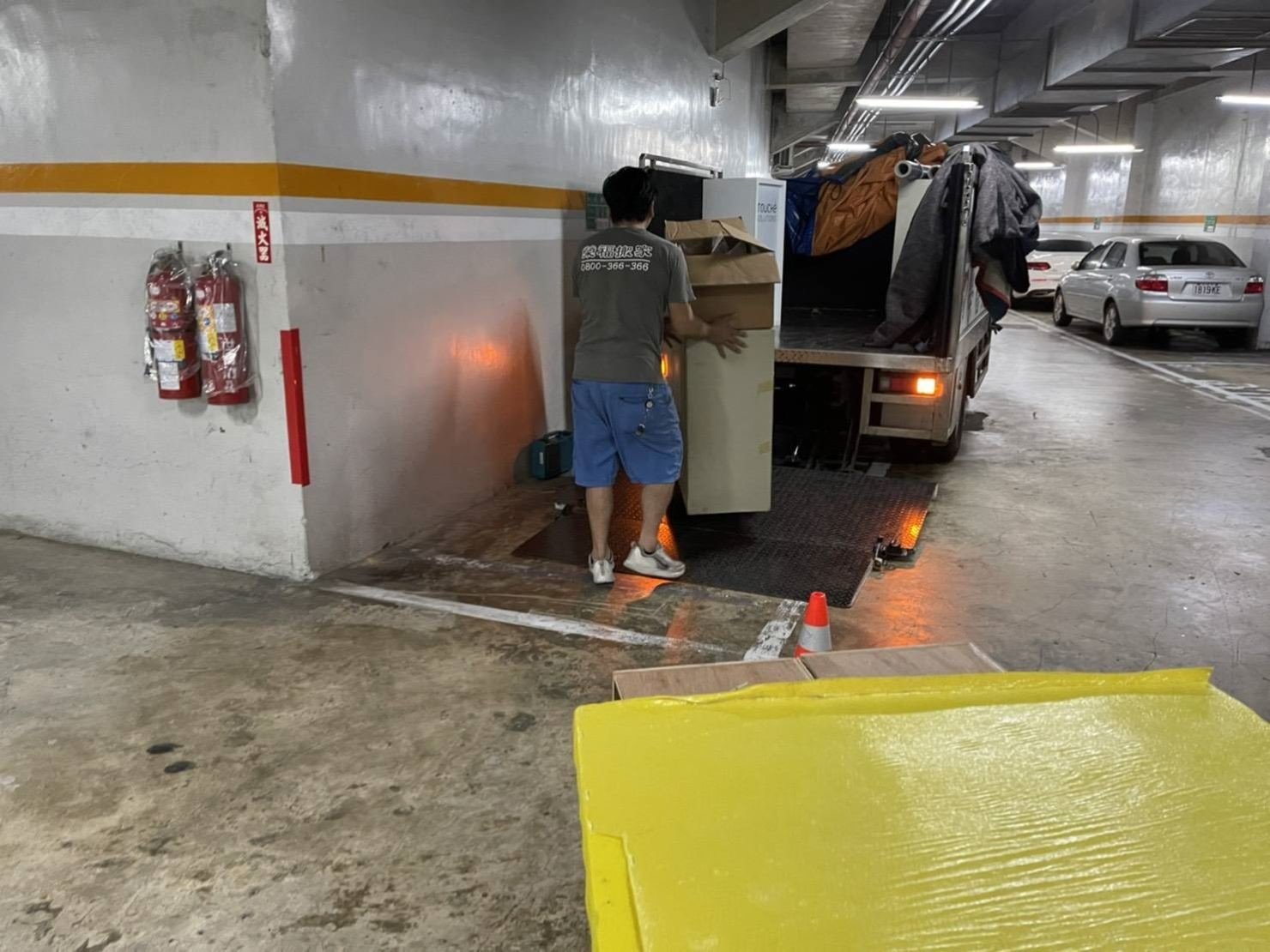 搬家公司推薦、新北搬家公司推薦、桃園搬家公司推薦、基隆搬家公司推薦【榮福搬家公司】企業搬遷、搬家需用吊車、單件搬運、南港搬家、台北搬家公司、搬垃圾清運、丟家具清運、搬公司行號、家庭搬家、搬鋼琴、搬工,針對顧客都秉持以用心實在專業搬家技巧,搬家實在用心值得您的信賴與選擇。歡迎來電咨詢02-2651-2727,榮福搬家有專員立即為您服務。 搬家公司推薦、新北搬家公司推薦、桃園搬家公司推薦、基隆搬家公司推薦【榮福搬家公司】企業搬遷、搬家需用吊車、單件搬運、南港搬家、台北搬家公司、搬垃圾清運、丟家具清運、搬公司行號、家庭搬家、搬鋼琴、搬工,針對顧客都秉持以用心實在專業搬家技巧,搬家實在用心值得您的信賴與選擇。歡迎來電咨詢02-2651-2727,榮福搬家有專員立即為您服務。