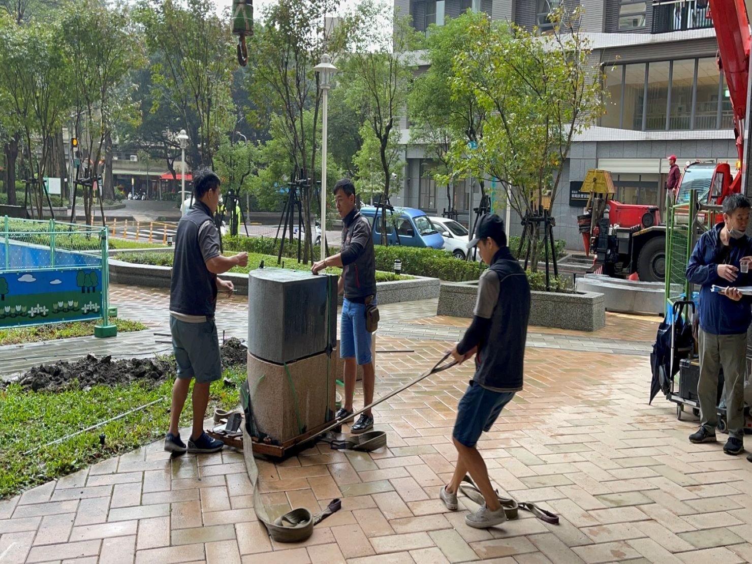 重物搬運/南港搬家【榮福搬家公司】搬洗衣機、搬披薩窯、精搬金庫、搬保險櫃、精搬魚缸、跨縣搬家、搬工派遣、搬床墊、搬冰箱、搬家具、搬家首選、吊掛搬運、吊家具搬運、台北搬家公司推薦:大台北搬家、新北搬家推薦,精緻包裝搬運「細膩包裝、專業搬運、用心服務、以客為尊」是榮福搬家公司的宗旨與精神。歡迎立即來電02-2651-2727專人服務。 重物搬運/南港搬家【榮福搬家公司】搬洗衣機、搬披薩窯、精搬金庫、搬保險櫃、精搬魚缸、跨縣搬家、搬工派遣、搬床墊、搬冰箱、搬家具、搬家首選、吊掛搬運、吊家具搬運、台北搬家公司推薦:大台北搬家、新北搬家推薦,精緻包裝搬運「細膩包裝、專業搬運、用心服務、以客為尊」是榮福搬家公司的宗旨與精神。歡迎立即來電02-2651-2727專人服務。