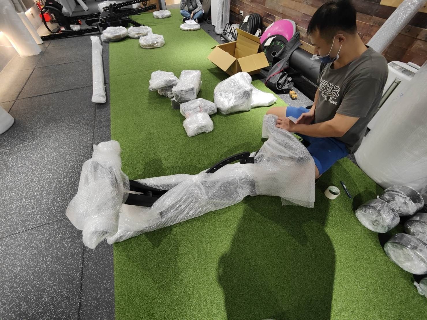 台北搬健身器材、南港搬健身器材、新北搬健身器材、雙北搬健身器材、汐止搬健身器材、中永和搬健身器材、板橋搬健身器材、五股搬健身器材、基隆搬健身器材、桃園搬健身器材、專業健身器材搬運推薦【榮福搬家公司】各項運動器材倉儲暫放、各項健身器材精緻包裝、各項健身器材精緻包裝倉儲暫放、運動器材設備搬運、搬居家跑步機、搬滑步機、搬橢圓機、搬跑步機、搬深蹲架、搬種訓架、各式居家搬運動設備、重量深蹲架、健身房運動器材搬運【榮福搬家】具各項搬運設備及搬運動器材知識與技巧,也有各項物件拆裝的專門技能,破百公斤的設備器材、「專業搬運、用心服務、以客為尊」是榮福搬家公司的宗旨與精神。歡迎立即來電02-2651-2727專人服務。 台北搬健身器材、南港搬健身器材、新北搬健身器材、雙北搬健身器材、汐止搬健身器材、中永和搬健身器材、板橋搬健身器材、五股搬健身器材、基隆搬健身器材、桃園搬健身器材、專業健身器材搬運推薦【榮福搬家公司】各項運動器材倉儲暫放、各項健身器材精緻包裝、各項健身器材精緻包裝倉儲暫放、運動器材設備搬運、搬居家跑步機、搬滑步機、搬橢圓機、搬跑步機、搬深蹲架、搬種訓架、各式居家搬運動設備、重量深蹲架、健身房運動器材搬運【榮福搬家】具各項搬運設備及搬運動器材知識與技巧,也有各項物件拆裝的專門技能,破百公斤的設備器材、「專業搬運、用心服務、以客為尊」是榮福搬家公司的宗旨與精神。歡迎立即來電02-2651-2727專人服務。
