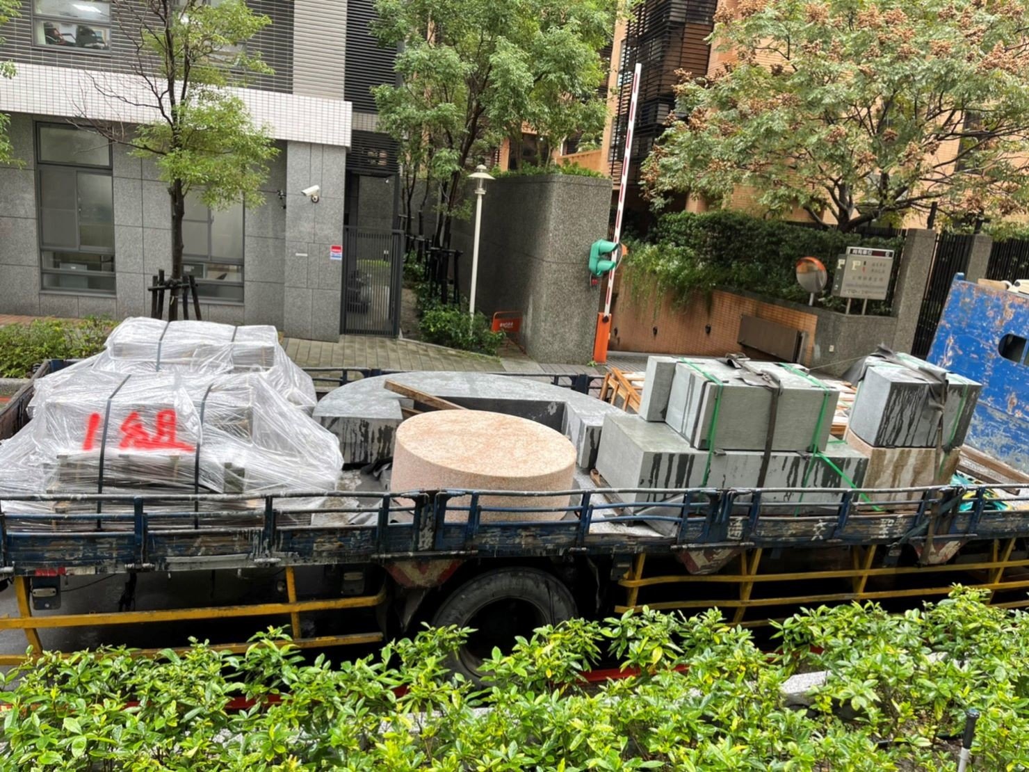 重物搬運/南港搬家【榮福搬家公司】搬洗衣機、搬披薩窯、精搬金庫、搬保險櫃、精搬魚缸、跨縣搬家、搬工派遣、搬床墊、搬冰箱、搬家具、搬家首選、吊掛搬運、吊家具搬運、台北搬家公司推薦:大台北搬家、新北搬家推薦,精緻包裝搬運「細膩包裝、專業搬運、用心服務、以客為尊」是榮福搬家公司的宗旨與精神。歡迎立即來電02-2651-2727專人服務。 重物搬運/南港搬家【榮福搬家公司】搬洗衣機、搬披薩窯、精搬金庫、搬保險櫃、精搬魚缸、跨縣搬家、搬工派遣、搬床墊、搬冰箱、搬家具、搬家首選、吊掛搬運、吊家具搬運、台北搬家公司推薦:大台北搬家、新北搬家推薦,精緻包裝搬運「細膩包裝、專業搬運、用心服務、以客為尊」是榮福搬家公司的宗旨與精神。歡迎立即來電02-2651-2727專人服務。
