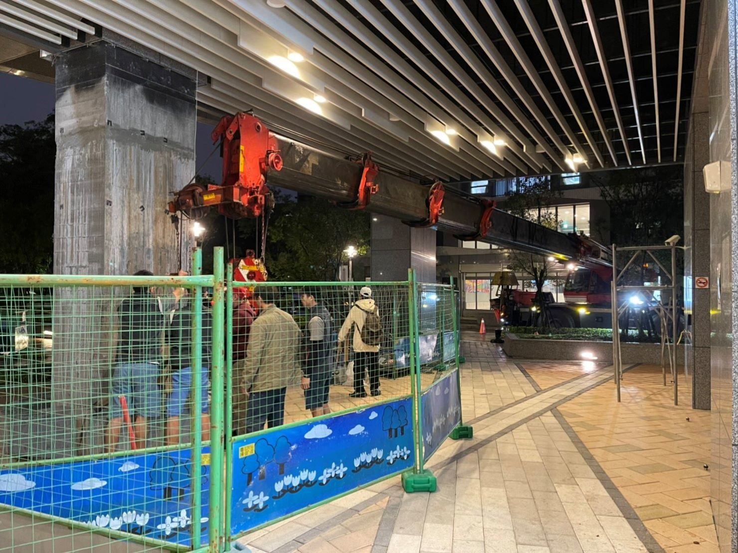 重物搬運/南港搬家【榮福搬家公司】搬洗衣機、搬披薩窯、精搬金庫、搬保險櫃、精搬魚缸、跨縣搬家、搬工派遣、搬床墊、搬冰箱、搬家具、搬家首選、吊掛搬運、吊家具搬運、台北搬家公司推薦:大台北搬家、新北搬家推薦,精緻包裝搬運「細膩包裝、專業搬運、用心服務、以客為尊」是榮福搬家公司的宗旨與精神。歡迎立即來電02-2651-2727專人服務。 重物搬運/南港搬家【榮福搬家公司】搬洗衣機、搬披薩窯、精搬金庫、搬保險櫃、精搬魚缸、跨縣搬家、搬工派遣、搬床墊、搬冰箱、搬家具、搬家首選、吊掛搬運、吊家具搬運、台北搬家公司推薦:大台北搬家、新北搬家推薦,精緻包裝搬運「細膩包裝、專業搬運、用心服務、以客為尊」是榮福搬家公司的宗旨與精神。歡迎立即來電02-2651-2727專人服務。