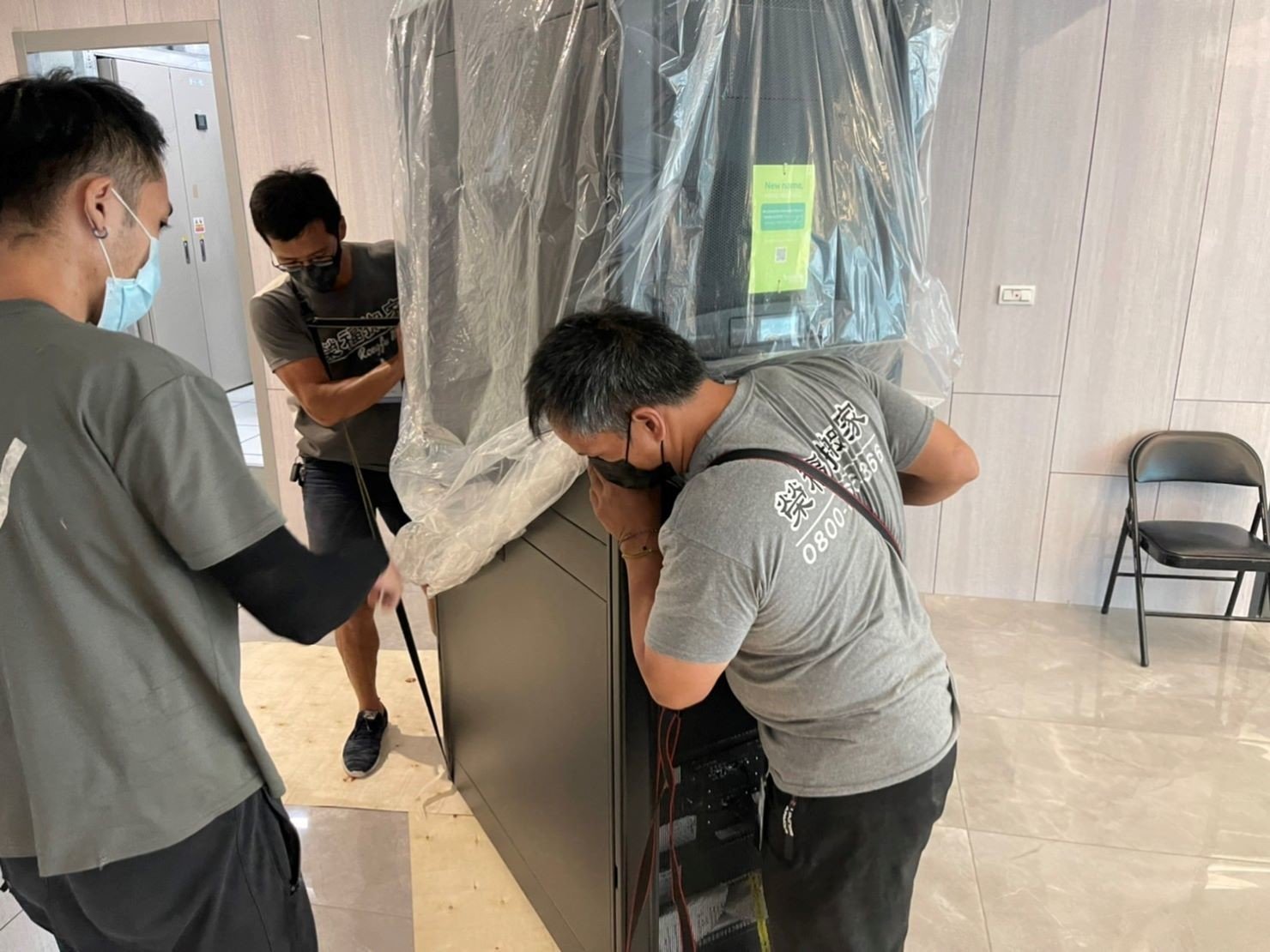 搬機器、搬設備、搬機器機櫃、搬UPS設備、搬電池櫃、搬旁路開關、搬重物【榮福搬家公司】、搬魚缸、搬鋼琴、搬金庫、人力搬運、搬按摩椅、搬家首選、吊掛搬運、吊金庫搬運、特殊重物搬運、單件重物搬運、搬醫療床、專搬重物、企業搬運服務、公司行號搬遷、搬遷、新北搬家公司推薦、搬家公司、基隆搬家、南港搬家、桃園搬家公司推薦、台北搬家公司推薦:大台北搬家,精緻包裝搬運「細膩包裝、專業搬運、用心服務、以客為尊」是榮福搬家公司的宗旨與精神。歡迎立即來電02-2651-2727專人服務。 搬機器、搬設備、搬機器機櫃、搬UPS設備、搬電池櫃、搬旁路開關、搬重物【榮福搬家公司】、搬魚缸、搬鋼琴、搬金庫、人力搬運、搬按摩椅、搬家首選、吊掛搬運、吊金庫搬運、特殊重物搬運、單件重物搬運、搬醫療床、專搬重物、企業搬運服務、公司行號搬遷、搬遷、新北搬家公司推薦、搬家公司、基隆搬家、南港搬家、桃園搬家公司推薦、台北搬家公司推薦:大台北搬家,精緻包裝搬運「細膩包裝、專業搬運、用心服務、以客為尊」是榮福搬家公司的宗旨與精神。歡迎立即來電02-2651-2727專人服務。