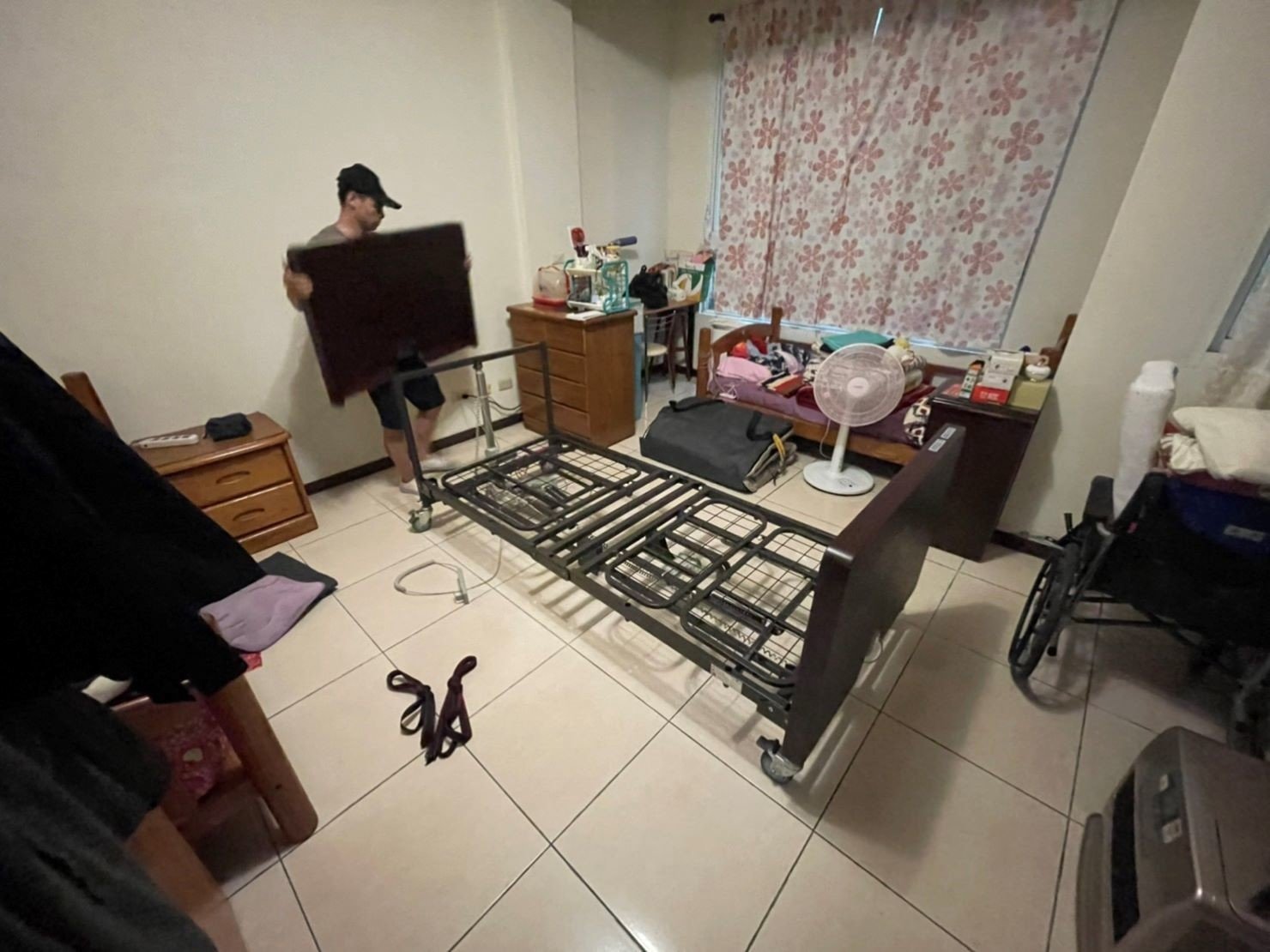單件重物搬運、搬醫療床、搬重物【榮福搬家公司】搬電動床、搬醫療電動床、居家照護電動床搬運、搬大理石桌、搬實木家具、雕刻藝術品搬運、搬按摩椅、搬水晶洞、搬洗衣機、搬披薩窯、精搬金庫、搬保險櫃、精搬魚缸、精搬鋼琴、跨縣市搬家、同棟不同樓層搬運、搬工計時、人力搬運、搬運、搬床墊、搬queen size床、搬冰箱、搬家具、單件家具運送、家具搬運費用、家具拆裝、搬家首選、吊掛搬運、吊家具搬運、特殊重物搬運、專搬重物、新北搬家推薦、搬家公司、基隆搬家、南港搬家、桃園搬家公司、台北搬家公司推薦:大台北搬家,精緻包裝搬運「細膩包裝、專業搬運、用心服務、以客為尊」是榮福搬家公司的宗旨與精神。歡迎立即來電02-2651-2727專人服務。 單件重物搬運、搬醫療床、搬重物【榮福搬家公司】搬電動床、搬醫療電動床、居家照護電動床搬運、搬大理石桌、搬實木家具、雕刻藝術品搬運、搬按摩椅、搬水晶洞、搬洗衣機、搬披薩窯、精搬金庫、搬保險櫃、精搬魚缸、精搬鋼琴、跨縣市搬家、同棟不同樓層搬運、搬工計時、人力搬運、搬運、搬床墊、搬queen size床、搬冰箱、搬家具、單件家具運送、家具搬運費用、家具拆裝、搬家首選、吊掛搬運、吊家具搬運、特殊重物搬運、專搬重物、新北搬家推薦、搬家公司、基隆搬家、南港搬家、桃園搬家公司、台北搬家公司推薦:大台北搬家,精緻包裝搬運「細膩包裝、專業搬運、用心服務、以客為尊」是榮福搬家公司的宗旨與精神。歡迎立即來電02-2651-2727專人服務。