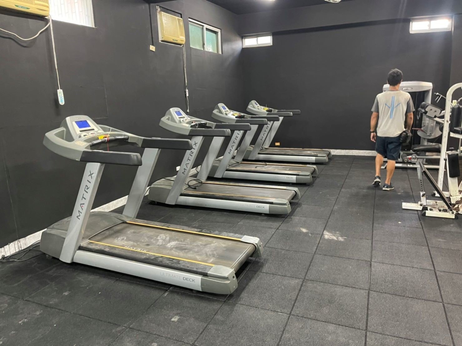 搬家公司推薦、新北搬家推薦【榮福搬家公司】南港搬家、桃園搬家公司推薦、台北搬家公司推薦搬運動器材、運動器材設備搬運、搬運動設備、健身房運動器材搬運【榮福搬家】具各項搬運設備及搬運動器材知識與技巧,也有各項物件拆裝的專門技能,破百公斤的設備器材、「專業搬運、用心服務、以客為尊」是榮福搬家公司的宗旨與精神。歡迎立即來電02-2651-2727專人服務。 搬家公司推薦、新北搬家推薦【榮福搬家公司】南港搬家、桃園搬家公司推薦、台北搬家公司推薦搬運動器材、運動器材設備搬運、搬運動設備、健身房運動器材搬運【榮福搬家】具各項搬運設備及搬運動器材知識與技巧,也有各項物件拆裝的專門技能,破百公斤的設備器材、「專業搬運、用心服務、以客為尊」是榮福搬家公司的宗旨與精神。歡迎立即來電02-2651-2727專人服務。