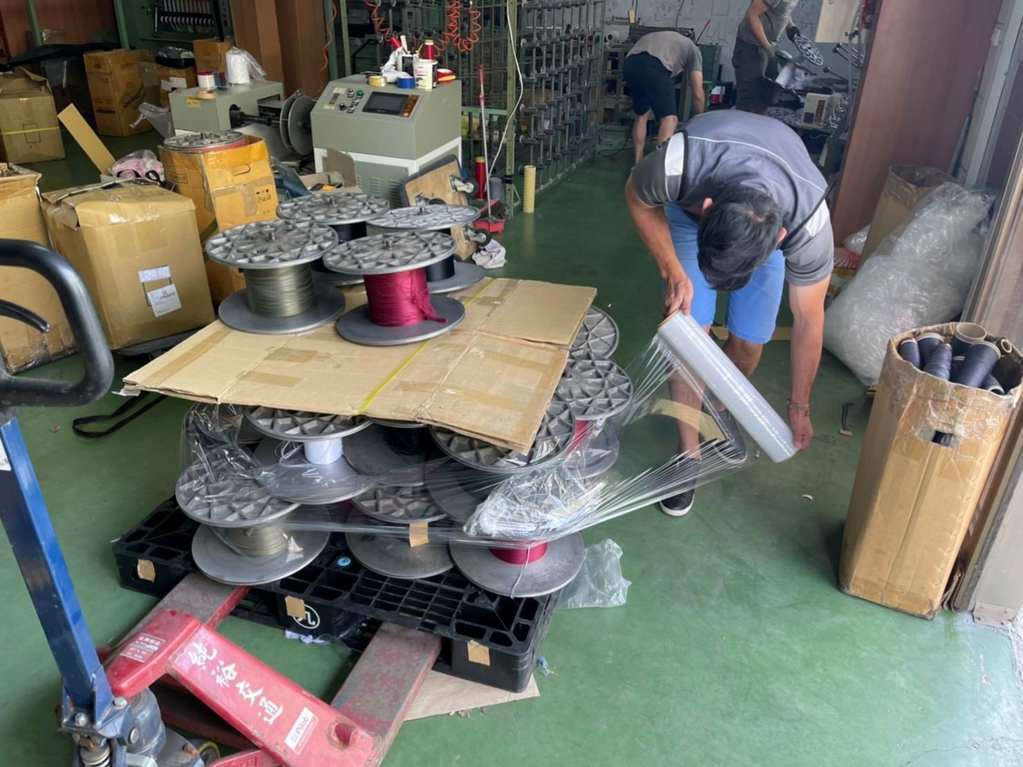 廠房遷移、搬製帶機器、搬重物【榮福搬家公司】大型織帶機搬運、公司行號搬遷、石墩搬運、搬石椅、搬石頭桌、搬洗衣機、搬披薩窯、精搬金庫、搬保險櫃、精搬魚缸、精搬鋼琴、搬醫療床、大型健身器材搬運、大型廚具設備搬運、各式各樣機台搬運、跨縣市搬家、搬工計時、人力搬運、搬運、搬床墊、營業用冰箱搬運、大型家具運送、重物搬運首選、吊掛搬運、吊家具搬運、特殊重物搬運、專搬重物、重物搬運器、手動油壓拖板車、新北搬家推薦、搬家公司、基隆搬家、南港搬家、桃園搬家公司、台北搬家公司推薦:大台北搬家,精緻包裝搬運「細膩包裝、專業搬運、用心服務、以客為尊」是榮福搬家公司的宗旨與精神。歡迎立即來電02-2651-2727專人服務。 廠房遷移、搬製帶機器、搬重物【榮福搬家公司】大型織帶機搬運、公司行號搬遷、石墩搬運、搬石椅、搬石頭桌、搬洗衣機、搬披薩窯、精搬金庫、搬保險櫃、精搬魚缸、精搬鋼琴、搬醫療床、大型健身器材搬運、大型廚具設備搬運、各式各樣機台搬運、跨縣市搬家、搬工計時、人力搬運、搬運、搬床墊、營業用冰箱搬運、大型家具運送、重物搬運首選、吊掛搬運、吊家具搬運、特殊重物搬運、專搬重物、重物搬運器、手動油壓拖板車、新北搬家推薦、搬家公司、基隆搬家、南港搬家、桃園搬家公司、台北搬家公司推薦:大台北搬家,精緻包裝搬運「細膩包裝、專業搬運、用心服務、以客為尊」是榮福搬家公司的宗旨與精神。歡迎立即來電02-2651-2727專人服務。