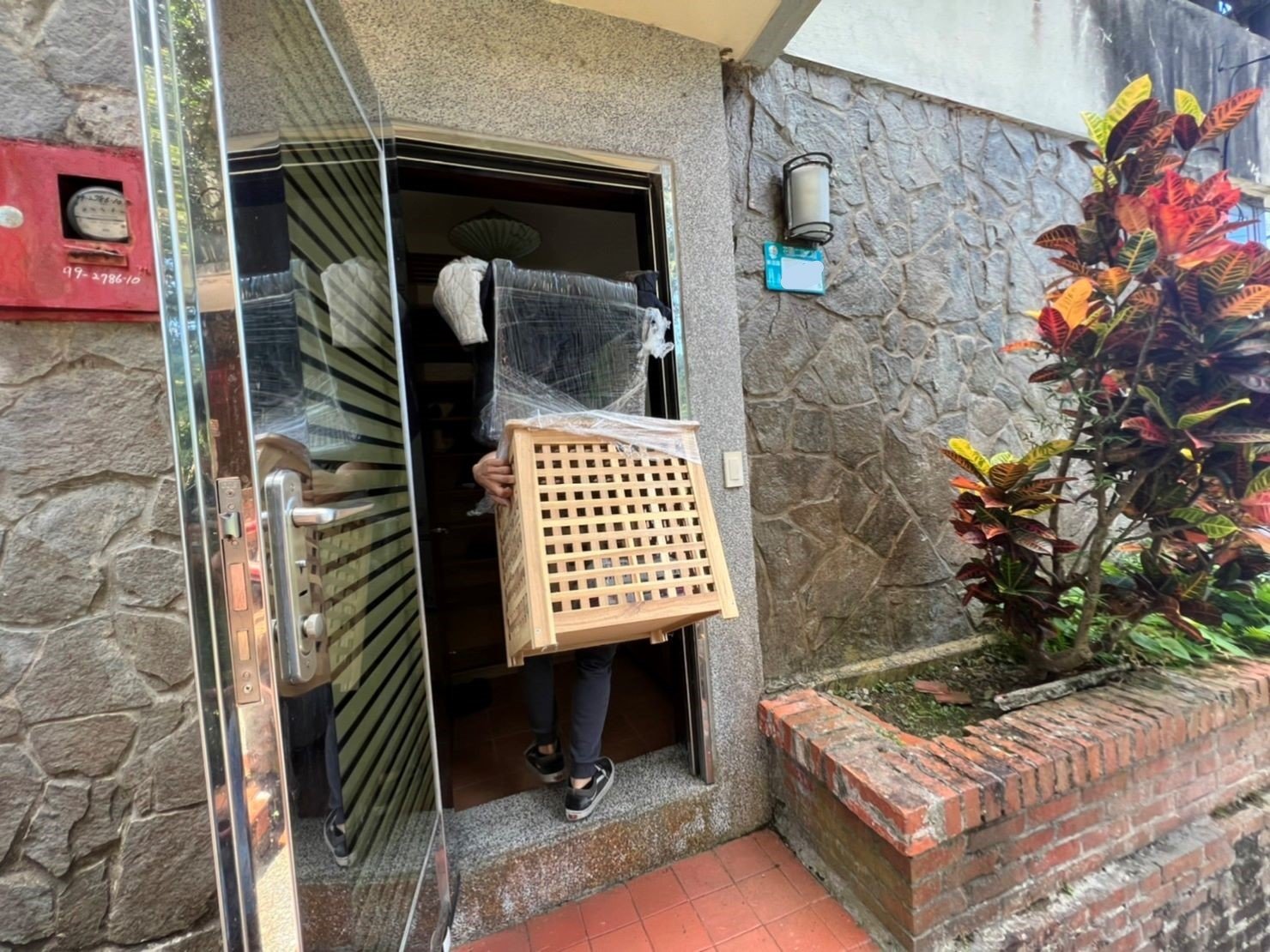 家公司推薦、新北搬家推薦【榮福搬家公司】南港搬家、基隆搬家、新北搬家、中和搬家、永和搬家、汐止搬家、台北搬家、桃園搬家公司推薦、台北搬家公司推薦、大型家具搬運、搬家具、冰箱搬運、搬家電、大型家電搬運、床墊搬運、搬家車、家庭搬家、搬工、搬運、搬家紙箱、跨縣市搬家、單件家具運送、搬家估價、搬家首選,搬家達人,、台北搬家公司推薦:大台北搬家,精緻包裝搬運「細膩包裝、專業搬運、用心服務、以客為尊」是榮福搬家公司的宗旨與精神。歡迎立即來電02-2651-2727專人服務。 家公司推薦、新北搬家推薦【榮福搬家公司】南港搬家、基隆搬家、新北搬家、中和搬家、永和搬家、汐止搬家、台北搬家、桃園搬家公司推薦、台北搬家公司推薦、大型家具搬運、搬家具、冰箱搬運、搬家電、大型家電搬運、床墊搬運、搬家車、家庭搬家、搬工、搬運、搬家紙箱、跨縣市搬家、單件家具運送、搬家估價、搬家首選,搬家達人,、台北搬家公司推薦:大台北搬家,精緻包裝搬運「細膩包裝、專業搬運、用心服務、以客為尊」是榮福搬家公司的宗旨與精神。歡迎立即來電02-2651-2727專人服務。