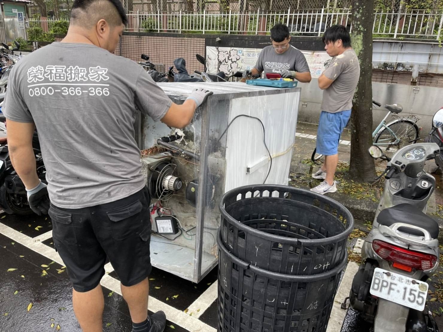 搬家公司推薦、新北搬家推薦【榮福搬家公司】南港搬家、桃園搬家推薦、家庭搬家、搬垃圾處理、搬公司行號、台北搬家推薦、搬鋼琴、搬工、搬家具、搬冰箱、搬床組、搬大型家具、搬家電、搬沙發、搬衣櫃、廢棄物處理、搬運廢棄物、廢棄物清運、家具垃圾處理,針對顧客都秉持以用心實在專業搬家技巧,搬家實在用心值得您的信賴與選擇。歡迎來電咨詢02-2651-2727,榮福搬家有專員立即為您服務。 搬家公司推薦、新北搬家推薦【榮福搬家公司】南港搬家、桃園搬家推薦、家庭搬家、搬垃圾處理、搬公司行號、台北搬家推薦、搬鋼琴、搬工、搬家具、搬冰箱、搬床組、搬大型家具、搬家電、搬沙發、搬衣櫃、廢棄物處理、搬運廢棄物、廢棄物清運、家具垃圾處理,針對顧客都秉持以用心實在專業搬家技巧,搬家實在用心值得您的信賴與選擇。歡迎來電咨詢02-2651-2727,榮福搬家有專員立即為您服務。