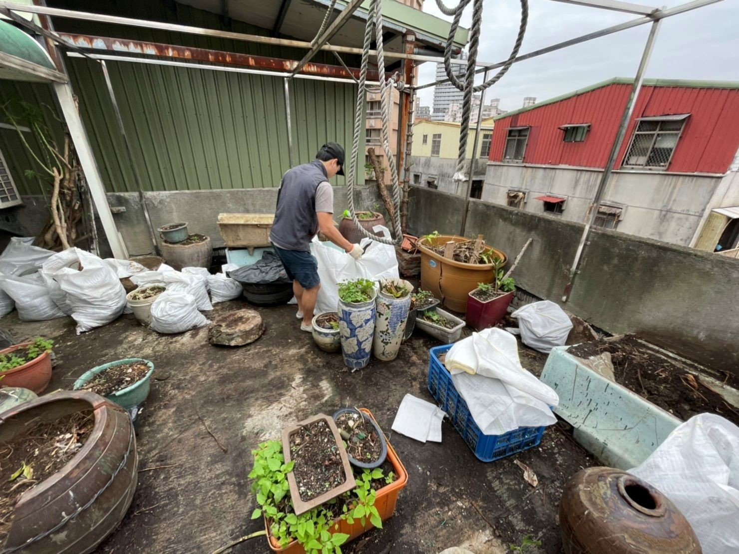 清垃圾、搬家公司推薦、新北搬家公司推薦、搬家首選【榮福搬家公司】南港搬家、桃園搬家公司推薦、台北搬家公司推薦、搬垃圾處理、家庭廢棄物清運、廢棄物處理、搬運廢棄物、家具垃圾處理、清運、大型家具丟棄、冰箱搬運、基隆搬家、大型垃圾清運、床墊搬運、搬衣櫃、搬大型家具、公司行號搬遷、家庭搬家、廢棄家具處理清運、搬工計時、人工搬運、家庭垃圾清運、搬運、垃圾清運價格,針對顧客都秉持以用心實在專業搬家技巧,搬家實在用心值得您的信賴與選擇。歡迎來電咨詢02-2651-2727,榮福搬家有專員立即為您服務。 清垃圾、搬家公司推薦、新北搬家公司推薦、搬家首選【榮福搬家公司】南港搬家、桃園搬家公司推薦、台北搬家公司推薦、搬垃圾處理、家庭廢棄物清運、廢棄物處理、搬運廢棄物、家具垃圾處理、清運、大型家具丟棄、冰箱搬運、基隆搬家、大型垃圾清運、床墊搬運、搬衣櫃、搬大型家具、公司行號搬遷、家庭搬家、廢棄家具處理清運、搬工計時、人工搬運、家庭垃圾清運、搬運、垃圾清運價格,針對顧客都秉持以用心實在專業搬家技巧,搬家實在用心值得您的信賴與選擇。歡迎來電咨詢02-2651-2727,榮福搬家有專員立即為您服務。