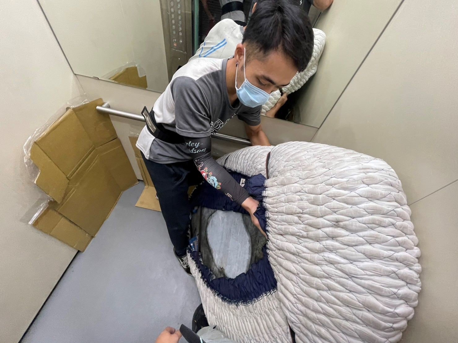 台北搬石桌椅組∣南港搬石桌椅組∣新北搬石桌椅組∣雙北搬石桌椅組∣汐止搬石桌椅組∣中永和搬石桌椅組∣板橋搬石桌椅組∣五股搬石桌椅組∣基隆搬石桌椅組∣桃園搬石桌椅組∣各種重物景觀涼亭石桌椅組搬運、大理石藝術品搬運、天然大理石桌椅推薦【榮福搬家】精緻包裝搬運「細膩包裝、專業搬運、用心服務、以客為尊」是榮福搬家公司的宗旨與精神。歡迎立即來電02-2651-2727專人服務。 台北搬石桌椅組∣南港搬石桌椅組∣新北搬石桌椅組∣雙北搬石桌椅組∣汐止搬石桌椅組∣中永和搬石桌椅組∣板橋搬石桌椅組∣五股搬石桌椅組∣基隆搬石桌椅組∣桃園搬石桌椅組∣各種重物景觀涼亭石桌椅組搬運、大理石藝術品搬運、天然大理石桌椅推薦【榮福搬家】精緻包裝搬運「細膩包裝、專業搬運、用心服務、以客為尊」是榮福搬家公司的宗旨與精神。歡迎立即來電02-2651-2727專人服務。