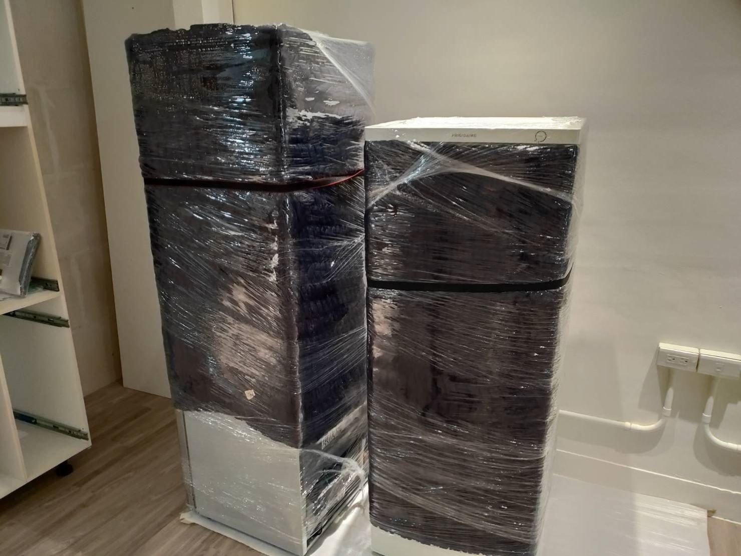 搬家推薦【榮福搬家】搬冰箱、搬家口碑第一、台北搬家、新北搬家:冰箱專業細膩的包裝防護-以布套包袱後再用膠膜層層綑繞。 搬家推薦【榮福搬家】搬冰箱、搬家口碑第一、台北搬家、新北搬家:冰箱專業細膩的包裝防護-以布套包袱後再用膠膜層層綑繞。