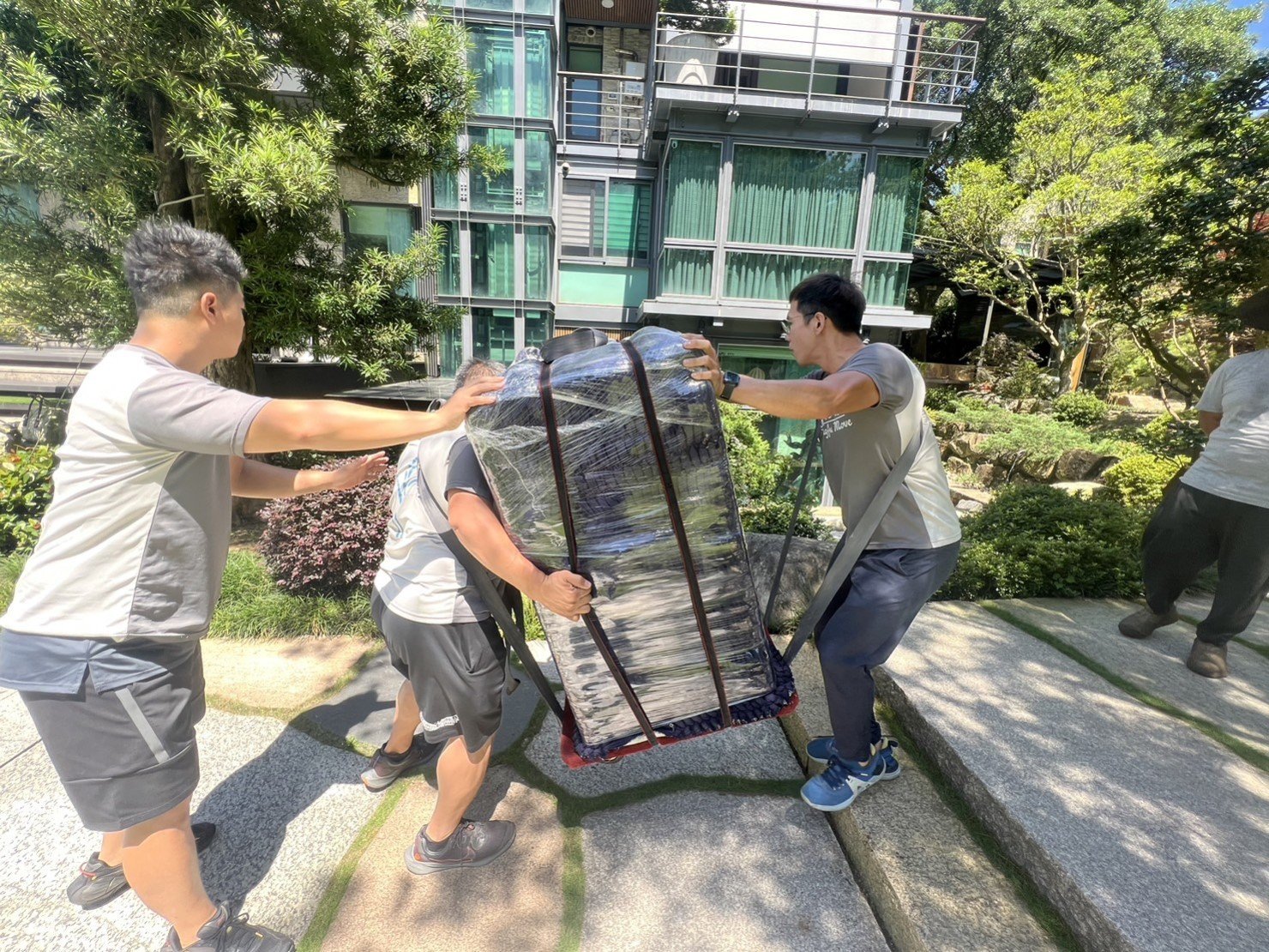 專搬公司行號保險箱、金庫,私人保險箱、金庫,搬家公司推薦、台北辦公室搬遷推薦【榮福搬家公司】台北公司行號金庫、保險箱搬遷、 南港公司行號金庫、保險箱搬遷、桃園公司行號金庫、保險箱搬遷、新北公司行號金庫、保險箱搬遷、基隆公司行號金庫、保險箱搬遷、特殊重物保險箱、金庫搬運、保險箱、金庫搬運、公司行號搬遷、台北公司行號金庫、保險箱清運、桃園公司行號金庫、保險箱清運、新北公司行號金庫、保險箱清運、政府機關搬遷、學校單位搬遷、精緻包裝、搬家紙箱、搬鐵櫃、搬保密文件、保密文件銷毀,針對顧客都秉持以用心實在專業搬家技巧,搬家實在用心值得您的信賴與選擇。歡迎來電咨詢02-2651-2727,榮福搬家有專員立即為您服務。 專搬公司行號保險箱、金庫,私人保險箱、金庫,搬家公司推薦、台北辦公室搬遷推薦【榮福搬家公司】台北公司行號金庫、保險箱搬遷、 南港公司行號金庫、保險箱搬遷、桃園公司行號金庫、保險箱搬遷、新北公司行號金庫、保險箱搬遷、基隆公司行號金庫、保險箱搬遷、特殊重物保險箱、金庫搬運、保險箱、金庫搬運、公司行號搬遷、台北公司行號金庫、保險箱清運、桃園公司行號金庫、保險箱清運、新北公司行號金庫、保險箱清運、政府機關搬遷、學校單位搬遷、精緻包裝、搬家紙箱、搬鐵櫃、搬保密文件、保密文件銷毀,針對顧客都秉持以用心實在專業搬家技巧,搬家實在用心值得您的信賴與選擇。歡迎來電咨詢02-2651-2727,榮福搬家有專員立即為您服務。