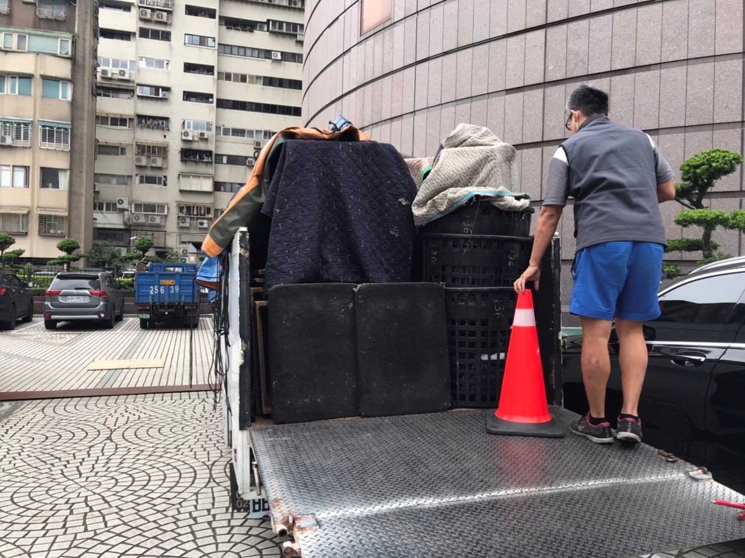 大型家具搬運、搬家具、床墊搬運,歡迎來電咨詢02-2651-2727,榮福搬家有專員立即為您服務。【榮福搬家公司】搬家首選、搬家公司推薦、系統式家具拆裝找專業的榮福搬家就對了。優質搬家,針對顧客都秉持以用心實在專業搬家技巧,搬家實在用心值得您的信賴與選擇。歡迎來電咨詢02-2651-2727,榮福搬家有專員立即為您服務。 大型家具搬運、搬家具、床墊搬運,歡迎來電咨詢02-2651-2727,榮福搬家有專員立即為您服務。【榮福搬家公司】搬家首選、搬家公司推薦、系統式家具拆裝找專業的榮福搬家就對了。優質搬家,針對顧客都秉持以用心實在專業搬家技巧,搬家實在用心值得您的信賴與選擇。歡迎來電咨詢02-2651-2727,榮福搬家有專員立即為您服務。