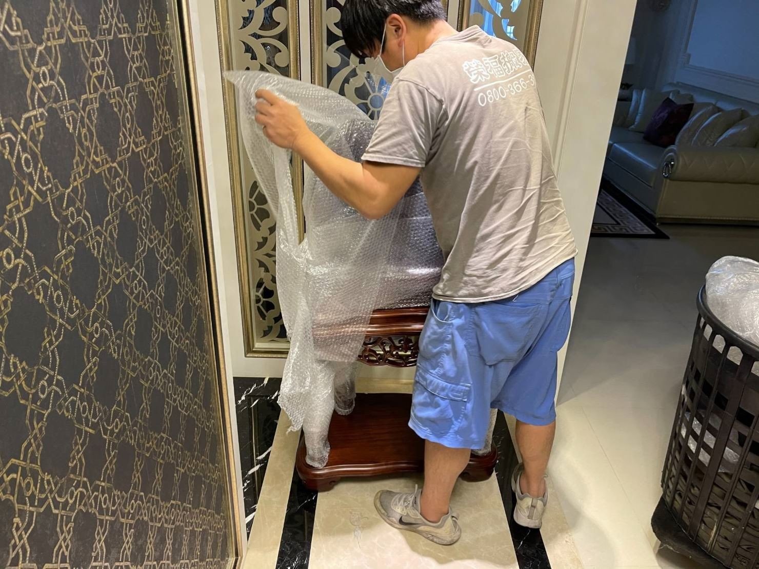 搬家公司推薦、重物搬運【榮福搬家公司】精緻搬家、精緻包裝、藝術品搬運、佛像搬運、搬玉石、搬水晶洞、石墩搬運、搬運電動床、搬神明桌、搬洗衣機、搬披薩窯、精搬金庫、搬保險櫃、精搬魚缸、精搬鋼琴、跨縣市搬家、搬工派遣、搬運、床墊搬運、冰箱搬運、鋼琴搬運、搬家具、單件家具運送、單一物件搬運、醫療床搬運、搬家首選、吊掛搬運、吊家具搬運、特殊重物搬運、專搬重物、新北搬家推薦、搬家公司、基隆搬家、南港搬家、桃園搬家公司、台北搬家公司推薦:大台北搬家,精緻包裝搬運「細膩包裝、專業搬運、用心服務、以客為尊」是榮福搬家公司的宗旨與精神。歡迎立即來電02-2651-2727專人服務。 搬家公司推薦、重物搬運【榮福搬家公司】精緻搬家、精緻包裝、藝術品搬運、佛像搬運、搬玉石、搬水晶洞、石墩搬運、搬運電動床、搬神明桌、搬洗衣機、搬披薩窯、精搬金庫、搬保險櫃、精搬魚缸、精搬鋼琴、跨縣市搬家、搬工派遣、搬運、床墊搬運、冰箱搬運、鋼琴搬運、搬家具、單件家具運送、單一物件搬運、醫療床搬運、搬家首選、吊掛搬運、吊家具搬運、特殊重物搬運、專搬重物、新北搬家推薦、搬家公司、基隆搬家、南港搬家、桃園搬家公司、台北搬家公司推薦:大台北搬家,精緻包裝搬運「細膩包裝、專業搬運、用心服務、以客為尊」是榮福搬家公司的宗旨與精神。歡迎立即來電02-2651-2727專人服務。