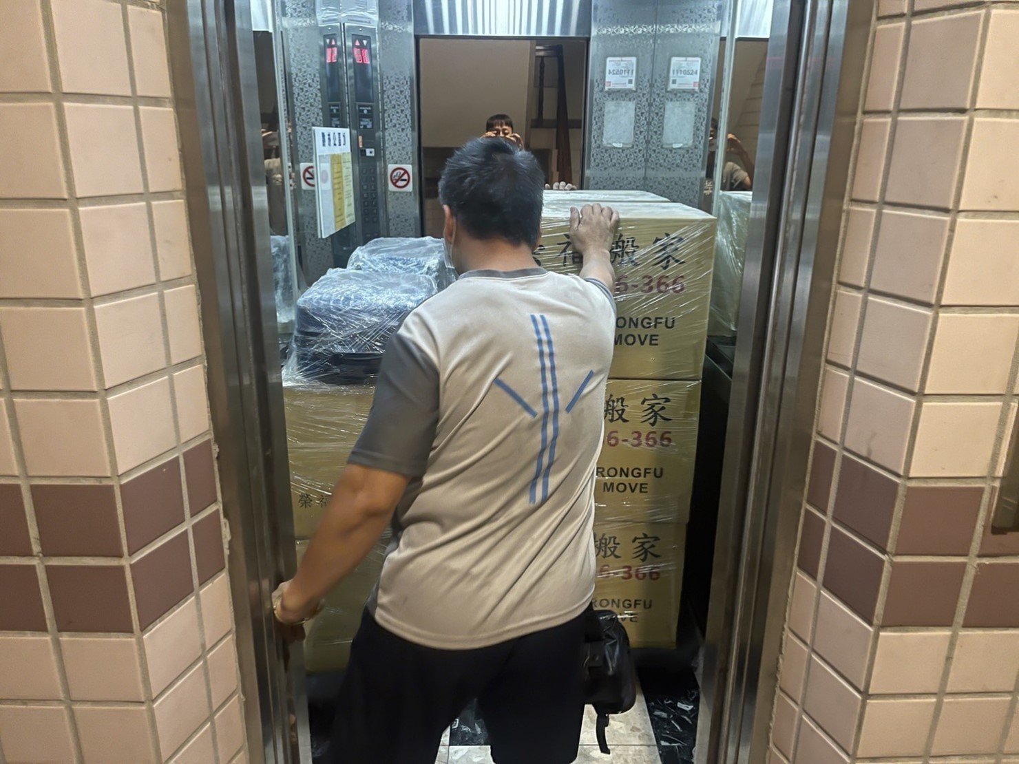 台北同社區搬運|新北同社區搬運|南港同社區搬運|大安同社區搬運|士林同社區搬運|內湖同社區搬運|汐止同社區搬運|中永和同社區搬運|桃園同社區搬運|龜山同社區搬運|不需使用到車計時搬工服務|室內裝潢、裝修精緻包裝服務|同社區地下室久放防塵、防潮精緻防護包裝|搬家公司推薦,台北搬家公司搬遷推薦【榮福搬家公司】貼近顧客搬運需求,榮福搬家團隊都秉持以用心實在專業搬家技巧,搬家實在用心值得您的信賴與選擇。歡迎來電咨詢02-2651-2727,榮福搬家有專員立即為您服務。 台北同社區搬運|新北同社區搬運|南港同社區搬運|大安同社區搬運|士林同社區搬運|內湖同社區搬運|汐止同社區搬運|中永和同社區搬運|桃園同社區搬運|龜山同社區搬運|不需使用到車計時搬工服務|室內裝潢、裝修精緻包裝服務|同社區地下室久放防塵、防潮精緻防護包裝|搬家公司推薦,台北搬家公司搬遷推薦【榮福搬家公司】貼近顧客搬運需求,榮福搬家團隊都秉持以用心實在專業搬家技巧,搬家實在用心值得您的信賴與選擇。歡迎來電咨詢02-2651-2727,榮福搬家有專員立即為您服務。