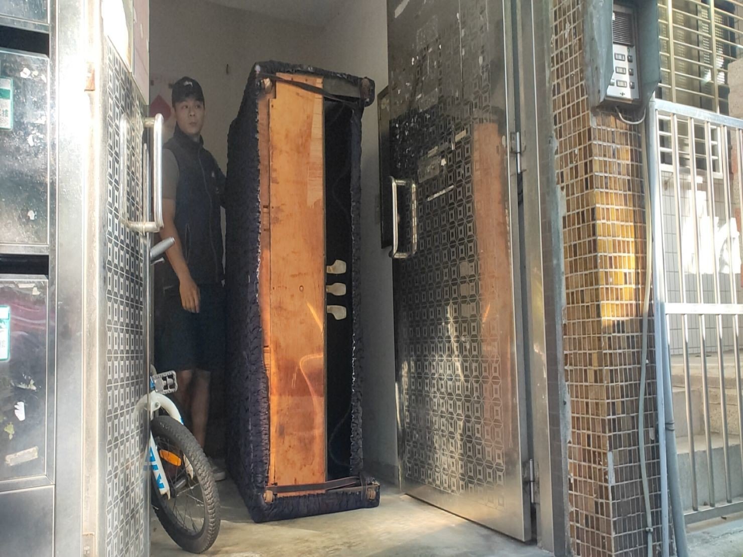 搬家公司推薦、新北搬家推薦【榮福搬家公司】南港搬家、桃園搬家公司推薦、台北搬家公司推薦、搬家具、冰箱搬運、基隆搬家、搬家電、床墊搬運、搬公司行號、家庭搬家、搬鋼琴、搬工、搬運、跨縣市搬家、搬床墊、精搬鋼琴、重物搬運、搬冰箱、搬洗衣機、搬家紙箱,針對顧客都秉持以用心實在專業搬家技巧,搬家實在用心值得您的信賴與選擇。歡迎來電咨詢02-2651-2727,榮福搬家有專員立即為您服務。 搬家公司推薦、新北搬家推薦【榮福搬家公司】南港搬家、桃園搬家公司推薦、台北搬家公司推薦、搬家具、冰箱搬運、基隆搬家、搬家電、床墊搬運、搬公司行號、家庭搬家、搬鋼琴、搬工、搬運、跨縣市搬家、搬床墊、精搬鋼琴、重物搬運、搬冰箱、搬洗衣機、搬家紙箱,針對顧客都秉持以用心實在專業搬家技巧,搬家實在用心值得您的信賴與選擇。歡迎來電咨詢02-2651-2727,榮福搬家有專員立即為您服務。