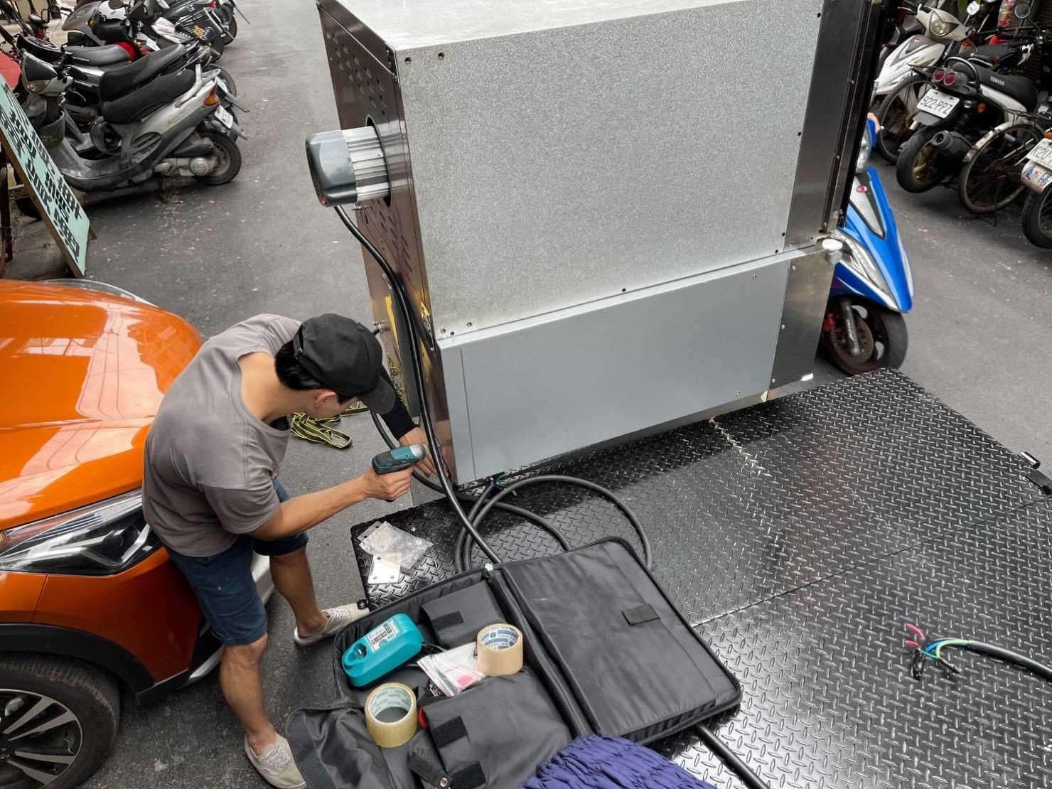 店面搬遷、搬家公司推薦、台北搬家推薦【榮福搬家公司】南港搬家、桃園搬家公司推薦、新北搬家公司推薦、企業搬運服務、搬生財器具、廠房遷移、公司行號搬遷、政府機關搬遷、百貨專櫃遷移、學校單位搬遷、廚房設備搬運、營業用冰箱搬運、廚具搬運、重物搬運、家庭搬家、雜貨店遷移、搬工、搬運開放式冰箱、搬家車、搬大冰箱、搬遷,針對顧客都秉持以用心實在專業搬家技巧,搬家實在用心值得您的信賴與選擇。歡迎來電咨詢02-2651-2727,榮福搬家有專員立即為您服務。 店面搬遷、搬家公司推薦、台北搬家推薦【榮福搬家公司】南港搬家、桃園搬家公司推薦、新北搬家公司推薦、企業搬運服務、搬生財器具、廠房遷移、公司行號搬遷、政府機關搬遷、百貨專櫃遷移、學校單位搬遷、廚房設備搬運、營業用冰箱搬運、廚具搬運、重物搬運、家庭搬家、雜貨店遷移、搬工、搬運開放式冰箱、搬家車、搬大冰箱、搬遷,針對顧客都秉持以用心實在專業搬家技巧,搬家實在用心值得您的信賴與選擇。歡迎來電咨詢02-2651-2727,榮福搬家有專員立即為您服務。