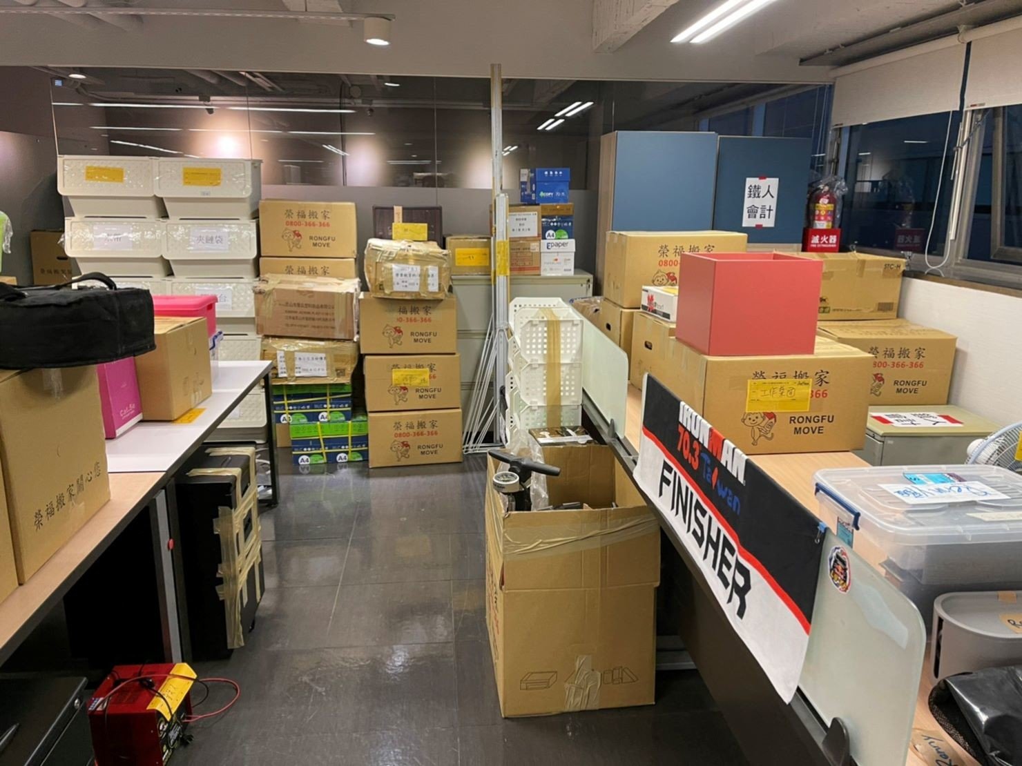搬家公司推薦、台北搬家推薦【榮福搬家公司】南港搬家、桃園搬家公司推薦、新北搬家公司推薦、企業搬運服務、搬公司行號、廠房遷移、屏風拆裝、公司行號搬遷、政府機關搬遷、百貨專櫃遷移、學校單位搬遷、雜貨店搬遷、精緻包裝、家庭搬家、搬鋼琴、搬工、搬家公司紙箱、黃色膠帶、搬家估價、基隆搬家、家具拆裝、搬家具,針對顧客都秉持以用心實在專業搬家技巧,搬家實在用心值得您的信賴與選擇。歡迎來電咨詢02-2651-2727,榮福搬家有專員立即為您服務。 搬家公司推薦、台北搬家推薦【榮福搬家公司】南港搬家、桃園搬家公司推薦、新北搬家公司推薦、企業搬運服務、搬公司行號、廠房遷移、屏風拆裝、公司行號搬遷、政府機關搬遷、百貨專櫃遷移、學校單位搬遷、雜貨店搬遷、精緻包裝、家庭搬家、搬鋼琴、搬工、搬家公司紙箱、黃色膠帶、搬家估價、基隆搬家、家具拆裝、搬家具,針對顧客都秉持以用心實在專業搬家技巧,搬家實在用心值得您的信賴與選擇。歡迎來電咨詢02-2651-2727,榮福搬家有專員立即為您服務。
