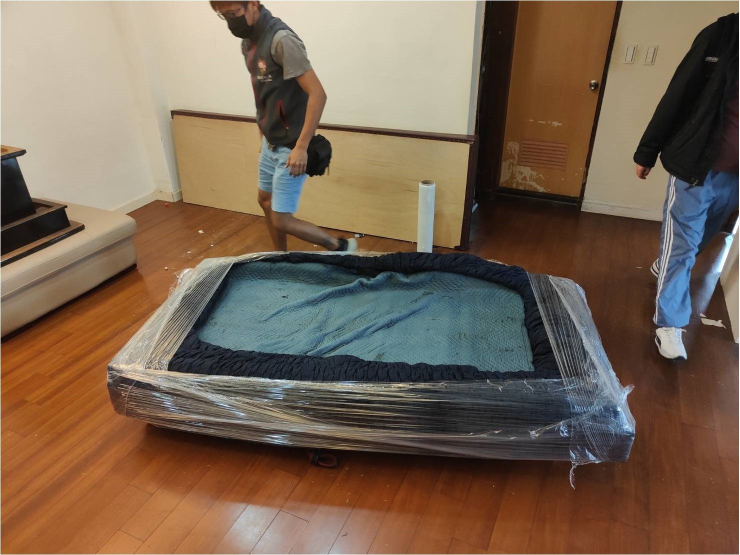 台北搬電動醫療床∣南港搬電動醫療床∣新北搬電動醫療床∣雙北搬電動醫療床∣汐止搬電動醫療床∣五股搬電動醫療床∣基隆搬電動醫療床∣中永和搬電動醫療床∣板橋搬電動醫療床∣桃園搬電動醫療床∣林口搬電動醫療床∣,推薦【榮福搬家】屬專業搬家細膩搬運唯一首選,累積20年以上醫療電動床搬運經驗,敏捷快速完成您的搬運任務。榮福搬家俱備「細膩包裝、專業搬運、用心服務、以客為尊」是榮福搬家公司的宗旨與精神。歡迎立即來電02-2651-2727專人服務。 台北搬電動醫療床∣南港搬電動醫療床∣新北搬電動醫療床∣雙北搬電動醫療床∣汐止搬電動醫療床∣五股搬電動醫療床∣基隆搬電動醫療床∣中永和搬電動醫療床∣板橋搬電動醫療床∣桃園搬電動醫療床∣林口搬電動醫療床∣,推薦【榮福搬家】屬專業搬家細膩搬運唯一首選,累積20年以上醫療電動床搬運經驗,敏捷快速完成您的搬運任務。榮福搬家俱備「細膩包裝、專業搬運、用心服務、以客為尊」是榮福搬家公司的宗旨與精神。歡迎立即來電02-2651-2727專人服務。
