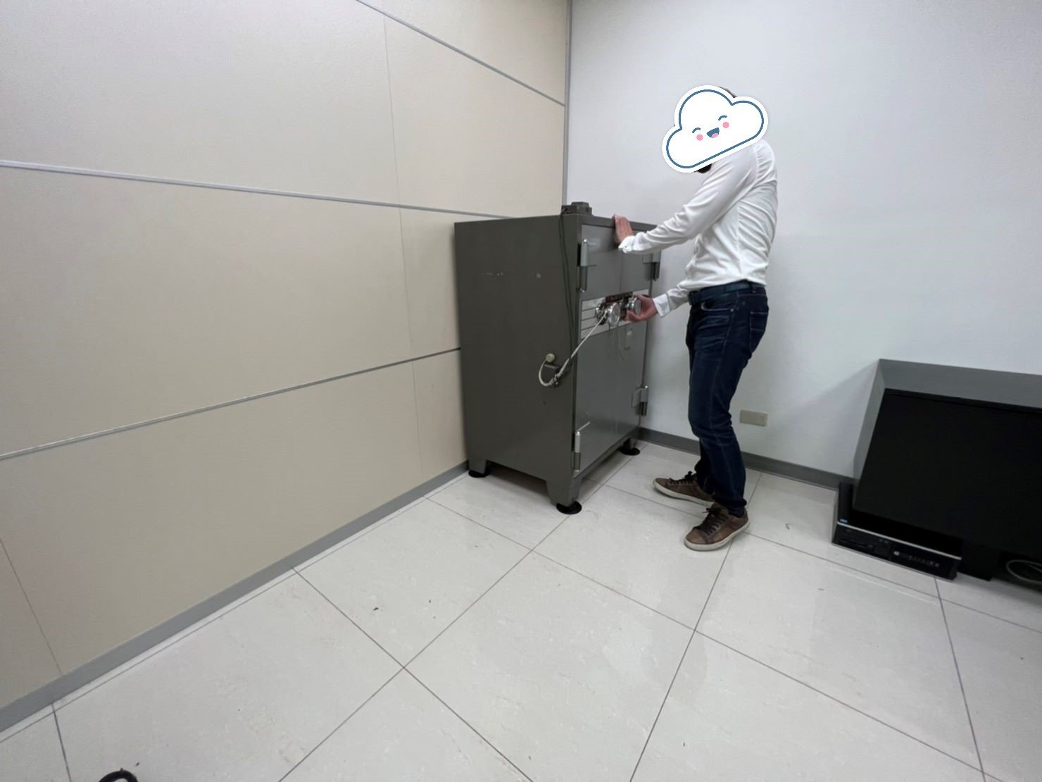 專搬公司行號保險箱、金庫,搬家公司推薦、台北辦公室搬遷推薦【榮福搬家公司】 南港公司行號金庫、保險箱搬遷、桃園公司行號金庫、保險箱搬遷、新北公司行號金庫、保險箱搬遷、基隆公司行號金庫、保險箱搬遷、特殊重物保險箱、金庫搬運、保險箱、金庫搬運、公司行號搬遷、台北公司行號金庫、保險箱清運、桃園公司行號金庫、保險箱清運、新北公司行號金庫、保險箱清運、政府機關搬遷、學校單位搬遷、精緻包裝、搬家紙箱、搬鐵櫃、搬保密文件、保密文件銷毀,針對顧客都秉持以用心實在專業搬家技巧,搬家實在用心值得您的信賴與選擇。歡迎來電咨詢02-2651-2727,榮福搬家有專員立即為您服務。 專搬公司行號保險箱、金庫,搬家公司推薦、台北辦公室搬遷推薦【榮福搬家公司】 南港公司行號金庫、保險箱搬遷、桃園公司行號金庫、保險箱搬遷、新北公司行號金庫、保險箱搬遷、基隆公司行號金庫、保險箱搬遷、特殊重物保險箱、金庫搬運、保險箱、金庫搬運、公司行號搬遷、台北公司行號金庫、保險箱清運、桃園公司行號金庫、保險箱清運、新北公司行號金庫、保險箱清運、政府機關搬遷、學校單位搬遷、精緻包裝、搬家紙箱、搬鐵櫃、搬保密文件、保密文件銷毀,針對顧客都秉持以用心實在專業搬家技巧,搬家實在用心值得您的信賴與選擇。歡迎來電咨詢02-2651-2727,榮福搬家有專員立即為您服務。