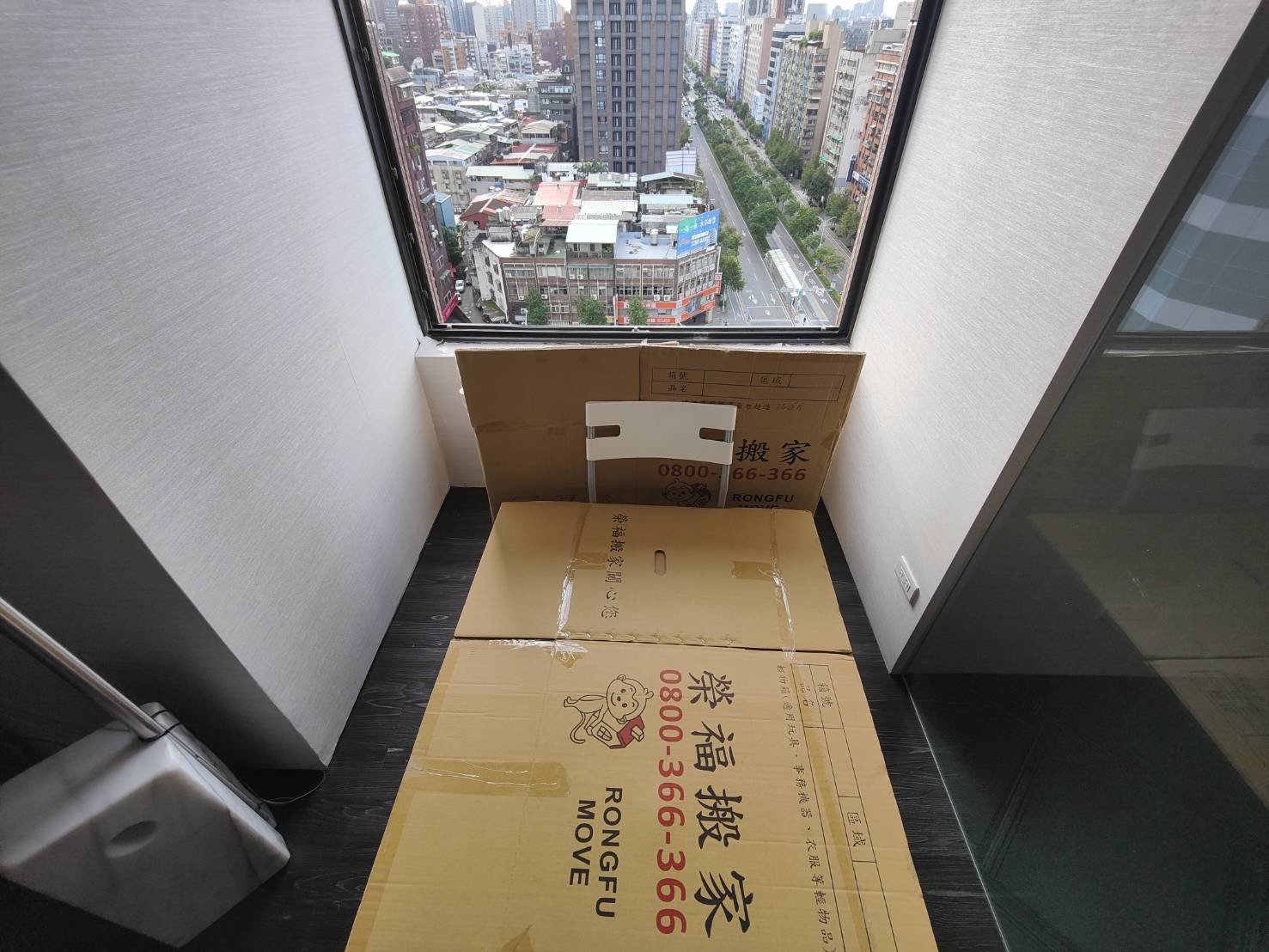 只需搬一件家具?搬運單一家具【榮福搬家公司】大型實木會議桌、雕刻品、木雕神像、木雕刻藝術品、按摩椅搬運、搬神明桌、家庭搬家、跨縣市搬家、搬工計時、專業吊掛搬運、搬搬家首選、特殊重物搬運、專搬重物、搬重物技巧、新北搬家公司推薦、搬家車、搬家公司、基隆搬家、南港搬家、桃園搬家公司推薦、台北搬家公司推薦:大台北搬家,精緻包裝搬運「細膩包裝、專業搬運、用心服務、以客為尊」是榮福搬家公司的宗旨與精神。歡迎立即來電02-2651-2727專人服務。 只需搬一件家具?搬運單一家具【榮福搬家公司】大型實木會議桌、雕刻品、木雕神像、木雕刻藝術品、按摩椅搬運、搬神明桌、家庭搬家、跨縣市搬家、搬工計時、專業吊掛搬運、搬搬家首選、特殊重物搬運、專搬重物、搬重物技巧、新北搬家公司推薦、搬家車、搬家公司、基隆搬家、南港搬家、桃園搬家公司推薦、台北搬家公司推薦:大台北搬家,精緻包裝搬運「細膩包裝、專業搬運、用心服務、以客為尊」是榮福搬家公司的宗旨與精神。歡迎立即來電02-2651-2727專人服務。