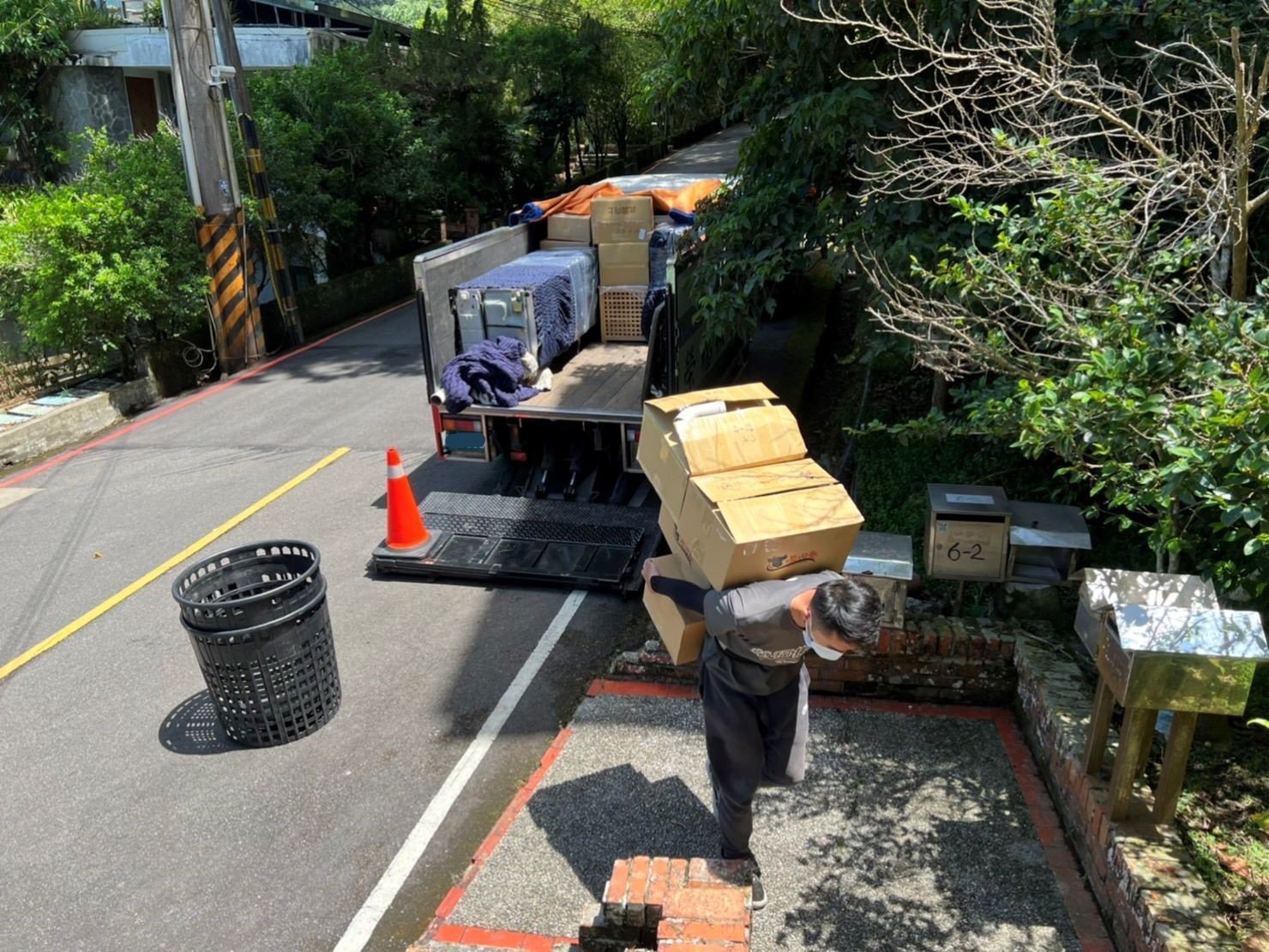 家公司推薦、新北搬家推薦【榮福搬家公司】南港搬家、基隆搬家、新北搬家、中和搬家、永和搬家、汐止搬家、台北搬家、桃園搬家公司推薦、台北搬家公司推薦、大型家具搬運、搬家具、冰箱搬運、搬家電、大型家電搬運、床墊搬運、搬家車、家庭搬家、搬工、搬運、搬家紙箱、跨縣市搬家、單件家具運送、搬家估價、搬家首選,搬家達人,、台北搬家公司推薦:大台北搬家,精緻包裝搬運「細膩包裝、專業搬運、用心服務、以客為尊」是榮福搬家公司的宗旨與精神。歡迎立即來電02-2651-2727專人服務。 家公司推薦、新北搬家推薦【榮福搬家公司】南港搬家、基隆搬家、新北搬家、中和搬家、永和搬家、汐止搬家、台北搬家、桃園搬家公司推薦、台北搬家公司推薦、大型家具搬運、搬家具、冰箱搬運、搬家電、大型家電搬運、床墊搬運、搬家車、家庭搬家、搬工、搬運、搬家紙箱、跨縣市搬家、單件家具運送、搬家估價、搬家首選,搬家達人,、台北搬家公司推薦:大台北搬家,精緻包裝搬運「細膩包裝、專業搬運、用心服務、以客為尊」是榮福搬家公司的宗旨與精神。歡迎立即來電02-2651-2727專人服務。