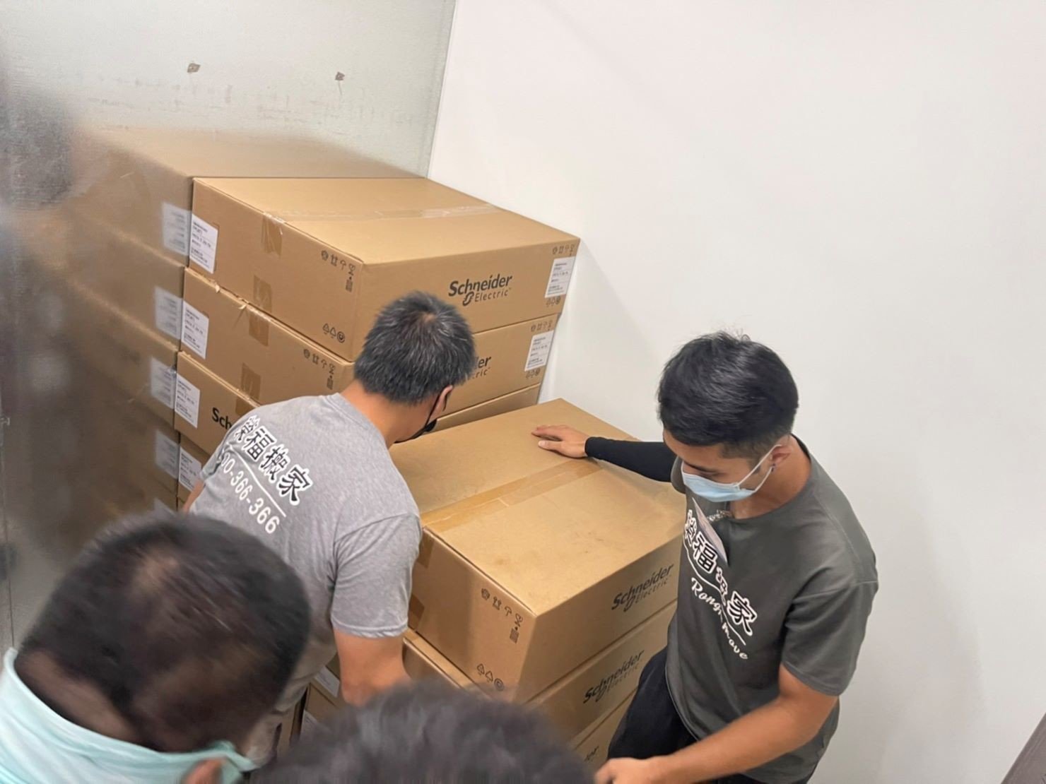 搬機器、搬設備、搬機器機櫃、搬UPS設備、搬電池櫃、搬旁路開關、搬重物【榮福搬家公司】、搬魚缸、搬鋼琴、搬金庫、人力搬運、搬按摩椅、搬家首選、吊掛搬運、吊金庫搬運、特殊重物搬運、單件重物搬運、搬醫療床、專搬重物、企業搬運服務、公司行號搬遷、搬遷、新北搬家公司推薦、搬家公司、基隆搬家、南港搬家、桃園搬家公司推薦、台北搬家公司推薦:大台北搬家,精緻包裝搬運「細膩包裝、專業搬運、用心服務、以客為尊」是榮福搬家公司的宗旨與精神。歡迎立即來電02-2651-2727專人服務。 搬機器、搬設備、搬機器機櫃、搬UPS設備、搬電池櫃、搬旁路開關、搬重物【榮福搬家公司】、搬魚缸、搬鋼琴、搬金庫、人力搬運、搬按摩椅、搬家首選、吊掛搬運、吊金庫搬運、特殊重物搬運、單件重物搬運、搬醫療床、專搬重物、企業搬運服務、公司行號搬遷、搬遷、新北搬家公司推薦、搬家公司、基隆搬家、南港搬家、桃園搬家公司推薦、台北搬家公司推薦:大台北搬家,精緻包裝搬運「細膩包裝、專業搬運、用心服務、以客為尊」是榮福搬家公司的宗旨與精神。歡迎立即來電02-2651-2727專人服務。