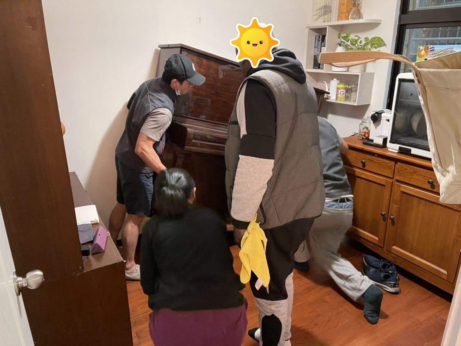 搬鋼琴、搬家公司推薦、新北搬家推薦【榮福搬家公司】南港搬家、桃園搬家公司推薦、台北搬家公司推薦、鋼琴運送、搬鋼琴首選,搬平台式鋼琴達人,針對顧客所搬鋼琴都秉持以用心實在專業搬家技巧,搬家實在用心值得您的信賴與選擇。歡迎來電咨詢02-2651-2727,榮福搬家有專員立即為您服務。 搬鋼琴、搬家公司推薦、新北搬家推薦【榮福搬家公司】南港搬家、桃園搬家公司推薦、台北搬家公司推薦、鋼琴運送、搬鋼琴首選,搬平台式鋼琴達人,針對顧客所搬鋼琴都秉持以用心實在專業搬家技巧,搬家實在用心值得您的信賴與選擇。歡迎來電咨詢02-2651-2727,榮福搬家有專員立即為您服務。