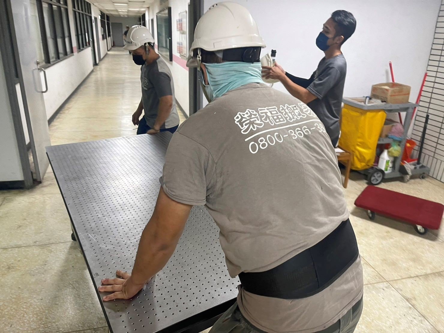 特殊重物光學桌搬運作業、台北搬實驗室生醫設備∣南港搬實驗室生醫設備∣新北搬實驗室生醫設備∣雙北搬實驗室生醫設備∣汐止搬實驗室生醫設備∣中永和搬實驗室生醫設備∣板橋搬實驗室生醫設備∣五股搬實驗室生醫設備∣基隆搬實驗室生醫設備∣桃園搬實驗室生醫設備∣新竹搬實驗室生醫設備∣台北各大校園光學桌搬運∣新北各大校園光學桌搬運∣桃園各大校園光學桌搬運∣新竹各大校園光學桌搬運∣【榮福搬家】屬專業搬家細膩運唯一首選,累積20年各式各樣特殊儀器設備的搬運經驗,專業敏捷快速完成您的各項搬運任務。針對顧客都秉持以用心實在專業搬家技巧,搬家實在用心值得您的信賴與選擇。歡迎來電咨詢02-2651-2727,榮福搬家有專員立即為您服務。 特殊重物光學桌搬運作業、台北搬實驗室生醫設備∣南港搬實驗室生醫設備∣新北搬實驗室生醫設備∣雙北搬實驗室生醫設備∣汐止搬實驗室生醫設備∣中永和搬實驗室生醫設備∣板橋搬實驗室生醫設備∣五股搬實驗室生醫設備∣基隆搬實驗室生醫設備∣桃園搬實驗室生醫設備∣新竹搬實驗室生醫設備∣台北各大校園光學桌搬運∣新北各大校園光學桌搬運∣桃園各大校園光學桌搬運∣新竹各大校園光學桌搬運∣【榮福搬家】屬專業搬家細膩運唯一首選,累積20年各式各樣特殊儀器設備的搬運經驗,專業敏捷快速完成您的各項搬運任務。針對顧客都秉持以用心實在專業搬家技巧,搬家實在用心值得您的信賴與選擇。歡迎來電咨詢02-2651-2727,榮福搬家有專員立即為您服務。