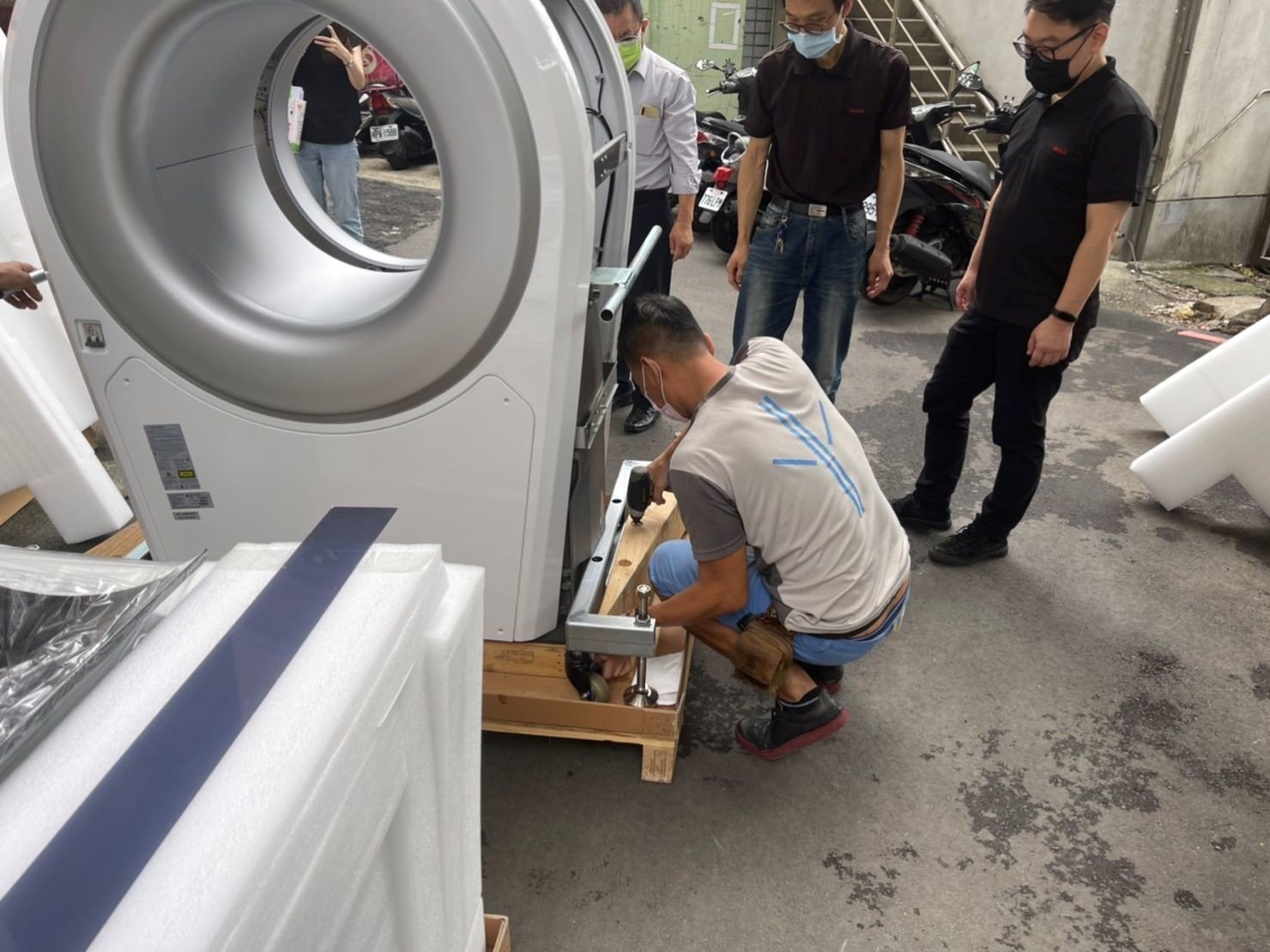 特殊搬運、搬重物【榮福搬家】醫療器材、醫療設備搬運、斷層掃苗儀器搬運、搬單一物件、南港搬家、桃園搬家公司推薦、新北搬家公司推薦、可配合醫院搬運、生技科學儀器搬運、海關箱待拆、醫療儀器專業搬運、廠房遷移、公司行號搬、專搬重物、搬工服務、人力搬運,針對顧客都秉持以用心實在專業搬家技巧,搬家實在用心值得您的信賴與選擇。歡迎來電咨詢02-2651-2727,榮福搬家有專員立即為您服務。 特殊搬運、搬重物【榮福搬家】醫療器材、醫療設備搬運、斷層掃苗儀器搬運、搬單一物件、南港搬家、桃園搬家公司推薦、新北搬家公司推薦、可配合醫院搬運、生技科學儀器搬運、海關箱待拆、醫療儀器專業搬運、廠房遷移、公司行號搬、專搬重物、搬工服務、人力搬運,針對顧客都秉持以用心實在專業搬家技巧,搬家實在用心值得您的信賴與選擇。歡迎來電咨詢02-2651-2727,榮福搬家有專員立即為您服務。