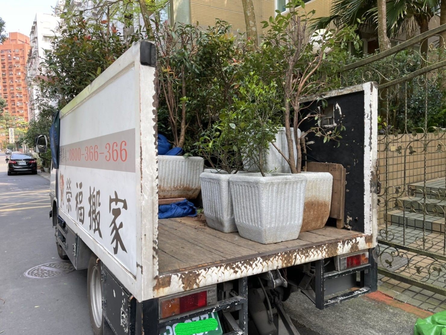 盆栽搬運、搬重物【榮福搬家公司】石墩搬運、搬石頭桌椅、搬洗衣機、搬醫療床、搬神明桌、精搬金庫、搬保險櫃、精搬魚缸、精搬鋼琴、家庭搬家、跨縣市搬家、搬工計時、人力搬運、搬運、搬床墊、冰箱搬運、搬家具、搬家首選、吊掛搬運、吊家具搬運、特殊重物搬運、專搬重物、搬重物技巧、新北搬家公司推薦、搬家車、搬家公司、基隆搬家、南港搬家、桃園搬家公司推薦、台北搬家公司推薦:大台北搬家,精緻包裝搬運「細膩包裝、專業搬運、用心服務、以客為尊」是榮福搬家公司的宗旨與精神。歡迎立即來電02-2651-2727專人服務。 盆栽搬運、搬重物【榮福搬家公司】石墩搬運、搬石頭桌椅、搬洗衣機、搬醫療床、搬神明桌、精搬金庫、搬保險櫃、精搬魚缸、精搬鋼琴、家庭搬家、跨縣市搬家、搬工計時、人力搬運、搬運、搬床墊、冰箱搬運、搬家具、搬家首選、吊掛搬運、吊家具搬運、特殊重物搬運、專搬重物、搬重物技巧、新北搬家公司推薦、搬家車、搬家公司、基隆搬家、南港搬家、桃園搬家公司推薦、台北搬家公司推薦:大台北搬家,精緻包裝搬運「細膩包裝、專業搬運、用心服務、以客為尊」是榮福搬家公司的宗旨與精神。歡迎立即來電02-2651-2727專人服務。