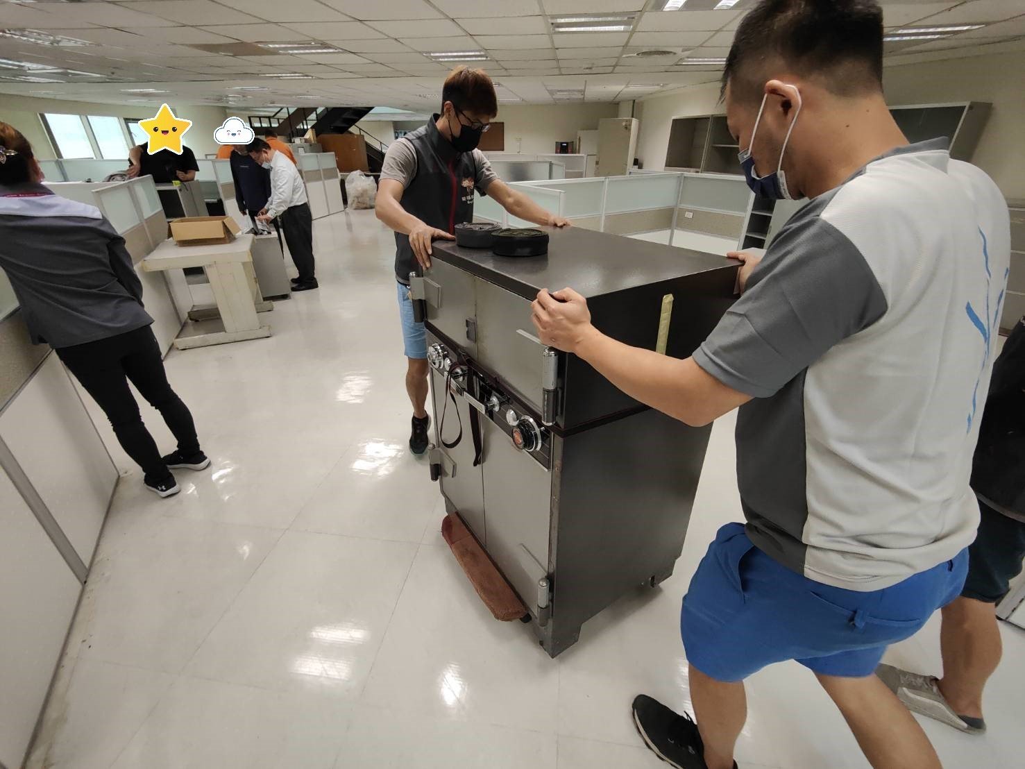 搬家公司推薦、台北辦公室搬遷推薦【榮福搬家公司】 南港辦公室搬遷、桃園辦公室搬遷、新北辦公室搬遷、基隆辦公室搬遷、辦公室同棟不同樓搬工、桃園同棟不同樓搬工、新北同棟不同樓搬工、內湖同棟不同樓搬工、台北同棟不同區塊工搬、新北同棟不同區塊工搬、內湖同棟不同區塊工搬、桃園同棟不同區塊工搬、保險箱、金庫搬運、搬活動櫃、搬公文櫃、搬保密櫃、搬辦公桌、旋轉椅、辦公椅、搬資料櫃、辦公室遷移、搬會客桌、碎紙機、印表機、搬玻璃櫥櫃、會議桌搬運、OA屏風拆裝搬遷、事務機搬運、搬電腦設備、公司行號搬遷、政府機關搬遷、學校單位搬遷、精緻包裝、搬家紙箱、搬鐵櫃、搬保密文件、保密文件銷毀、搬工計時、搬工服務、人力搬運,針對顧客都秉持以用心實在專業搬家技巧,搬家實在用心值得您的信賴與選擇。歡迎來電咨詢02-2651-2727,榮福搬家有專員立即為您服務。 搬家公司推薦、台北辦公室搬遷推薦【榮福搬家公司】 南港辦公室搬遷、桃園辦公室搬遷、新北辦公室搬遷、基隆辦公室搬遷、辦公室同棟不同樓搬工、桃園同棟不同樓搬工、新北同棟不同樓搬工、內湖同棟不同樓搬工、台北同棟不同區塊工搬、新北同棟不同區塊工搬、內湖同棟不同區塊工搬、桃園同棟不同區塊工搬、保險箱、金庫搬運、搬活動櫃、搬公文櫃、搬保密櫃、搬辦公桌、旋轉椅、辦公椅、搬資料櫃、辦公室遷移、搬會客桌、碎紙機、印表機、搬玻璃櫥櫃、會議桌搬運、OA屏風拆裝搬遷、事務機搬運、搬電腦設備、公司行號搬遷、政府機關搬遷、學校單位搬遷、精緻包裝、搬家紙箱、搬鐵櫃、搬保密文件、保密文件銷毀、搬工計時、搬工服務、人力搬運,針對顧客都秉持以用心實在專業搬家技巧,搬家實在用心值得您的信賴與選擇。歡迎來電咨詢02-2651-2727,榮福搬家有專員立即為您服務。
