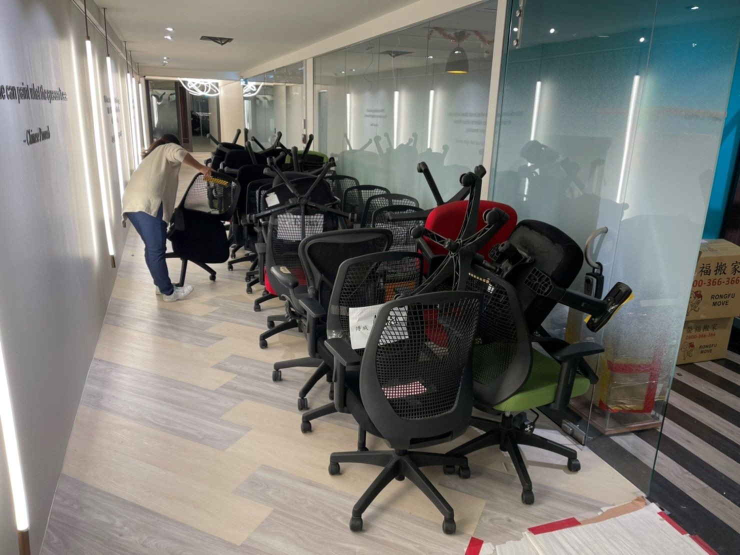 搬家公司推薦、台北搬家推薦【榮福搬家公司】南港搬家、桃園搬家公司推薦、新北搬家公司推薦、企業搬運服務、搬公司行號、廠房遷移、屏風拆裝、公司行號搬遷、政府機關搬遷、百貨專櫃遷移、學校單位搬遷、雜貨店搬遷、精緻包裝、家庭搬家、搬鋼琴、搬工、搬家公司紙箱、黃色膠帶、搬家估價、基隆搬家、家具拆裝、搬家具,針對顧客都秉持以用心實在專業搬家技巧,搬家實在用心值得您的信賴與選擇。歡迎來電咨詢02-2651-2727,榮福搬家有專員立即為您服務。 搬家公司推薦、台北搬家推薦【榮福搬家公司】南港搬家、桃園搬家公司推薦、新北搬家公司推薦、企業搬運服務、搬公司行號、廠房遷移、屏風拆裝、公司行號搬遷、政府機關搬遷、百貨專櫃遷移、學校單位搬遷、雜貨店搬遷、精緻包裝、家庭搬家、搬鋼琴、搬工、搬家公司紙箱、黃色膠帶、搬家估價、基隆搬家、家具拆裝、搬家具,針對顧客都秉持以用心實在專業搬家技巧,搬家實在用心值得您的信賴與選擇。歡迎來電咨詢02-2651-2727,榮福搬家有專員立即為您服務。