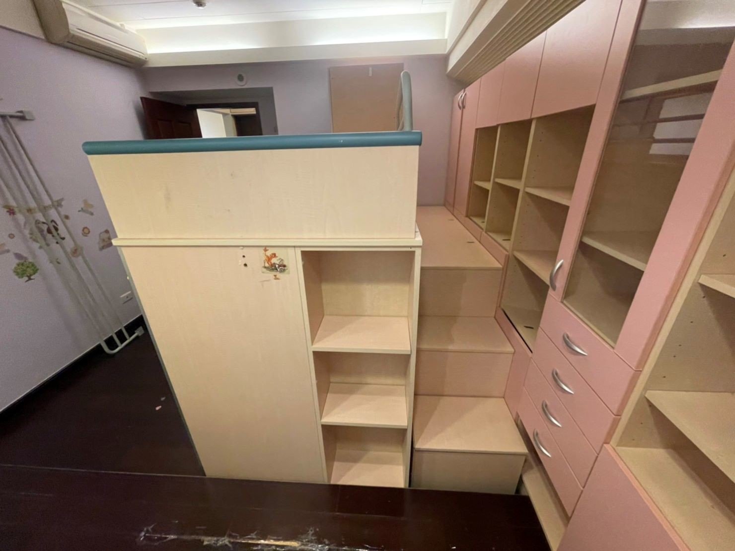 【榮福搬家公司】搬家首選、搬家公司推薦:IKEA、宜得利、B&Q等系統式家具拆裝找專業的榮福搬家就對了。優質搬家,包裝搬運「細膩包裝、專業搬運、用心服務、以客為尊」是榮福搬家公司的宗旨與精神。歡迎立即來電02-2651-2727專人服務。 【榮福搬家公司】搬家首選、搬家公司推薦:IKEA、宜得利、B&Q等系統式家具拆裝找專業的榮福搬家就對了。優質搬家,包裝搬運「細膩包裝、專業搬運、用心服務、以客為尊」是榮福搬家公司的宗旨與精神。歡迎立即來電02-2651-2727專人服務。