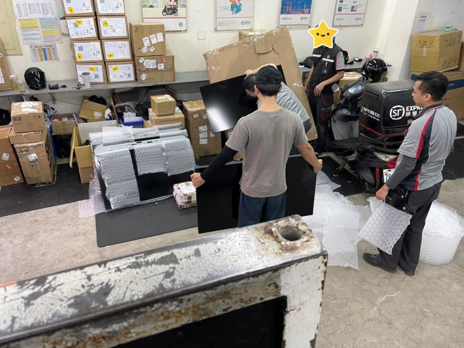 搬家公司推薦、台北搬家推薦【榮福搬家公司】南港搬家、電視牆拆裝、拆玻璃、桃園搬家公司推薦、新北搬家公司推薦、企業搬運服務、搬公司行號、廠房遷移、公司行號搬遷、政府機關搬遷、百貨專櫃遷移、學校單位搬遷、精緻包裝、家庭搬家、搬家具、家電搬運、搬電視、搬工、拆裝工具組,針對顧客都秉持以用心實在專業搬家技巧,搬家實在用心值得您的信賴與選擇。歡迎來電咨詢02-2651-2727,榮福搬家有專員立即為您服務。專業拆裝技能、系統式家具拆裝找專業的榮福搬家就對了。 搬家公司推薦、台北搬家推薦【榮福搬家公司】南港搬家、電視牆拆裝、拆玻璃、桃園搬家公司推薦、新北搬家公司推薦、企業搬運服務、搬公司行號、廠房遷移、公司行號搬遷、政府機關搬遷、百貨專櫃遷移、學校單位搬遷、精緻包裝、家庭搬家、搬家具、家電搬運、搬電視、搬工、拆裝工具組,針對顧客都秉持以用心實在專業搬家技巧,搬家實在用心值得您的信賴與選擇。歡迎來電咨詢02-2651-2727,榮福搬家有專員立即為您服務。專業拆裝技能、系統式家具拆裝找專業的榮福搬家就對了。