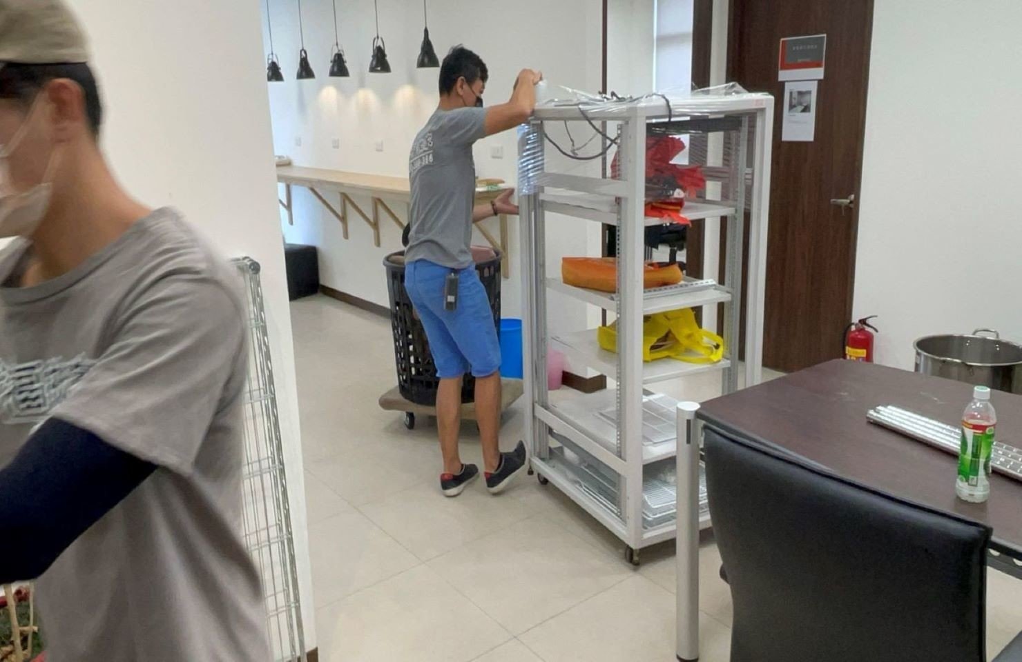 搬家公司推薦、台北搬家推薦【榮福搬家公司】南港搬家、桃園搬家公司推薦、新北搬家公司推薦、企業搬運服務、生技公司、公司行號搬遷、政府機關搬遷、機械手臂搬遷、精緻包裝,安全搬運、針對顧客都秉持以用心實在專業搬家技巧,搬家實在用心值得您的信賴與選擇。歡迎來電咨詢02-2651-2727,榮福搬家有專員立即為您服務。 搬家公司推薦、台北搬家推薦【榮福搬家公司】南港搬家、桃園搬家公司推薦、新北搬家公司推薦、企業搬運服務、生技公司、公司行號搬遷、政府機關搬遷、機械手臂搬遷、精緻包裝,安全搬運、針對顧客都秉持以用心實在專業搬家技巧,搬家實在用心值得您的信賴與選擇。歡迎來電咨詢02-2651-2727,榮福搬家有專員立即為您服務。