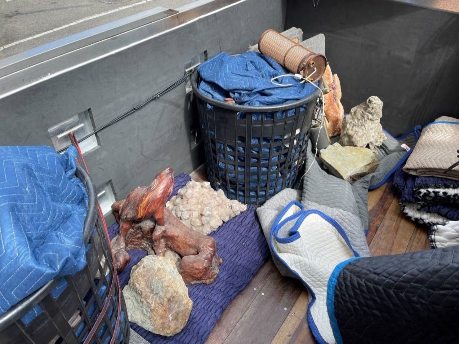 搬重物【榮福搬家公司】石墩搬運、搬石椅、搬石頭桌、搬石雕藝術品、搬木雕藝術品、鐘乳石、珊瑚礁、搬運古董、搬披薩窯、精搬金庫、搬保險櫃、精搬魚缸、精搬鋼琴、跨縣市搬家、搬工計時、搬工服務、人工搬運、人力搬運、搬運、藝術品搬運、搬玉石、水晶洞搬運、搬家首選、吊掛搬運、吊家具搬運、精緻包裝、特殊重物搬運、專搬重物、新北搬家推薦、搬家公司、基隆搬家、南港搬家、桃園搬家公司、台北搬家公司推薦:大台北搬家,精緻包裝搬運「細膩包裝、專業搬運、用心服務、以客為尊」是榮福搬家公司的宗旨與精神。歡迎立即來電02-2651-2727專人服務。 搬重物【榮福搬家公司】石墩搬運、搬石椅、搬石頭桌、搬石雕藝術品、搬木雕藝術品、鐘乳石、珊瑚礁、搬運古董、搬披薩窯、精搬金庫、搬保險櫃、精搬魚缸、精搬鋼琴、跨縣市搬家、搬工計時、搬工服務、人工搬運、人力搬運、搬運、藝術品搬運、搬玉石、水晶洞搬運、搬家首選、吊掛搬運、吊家具搬運、精緻包裝、特殊重物搬運、專搬重物、新北搬家推薦、搬家公司、基隆搬家、南港搬家、桃園搬家公司、台北搬家公司推薦:大台北搬家,精緻包裝搬運「細膩包裝、專業搬運、用心服務、以客為尊」是榮福搬家公司的宗旨與精神。歡迎立即來電02-2651-2727專人服務。