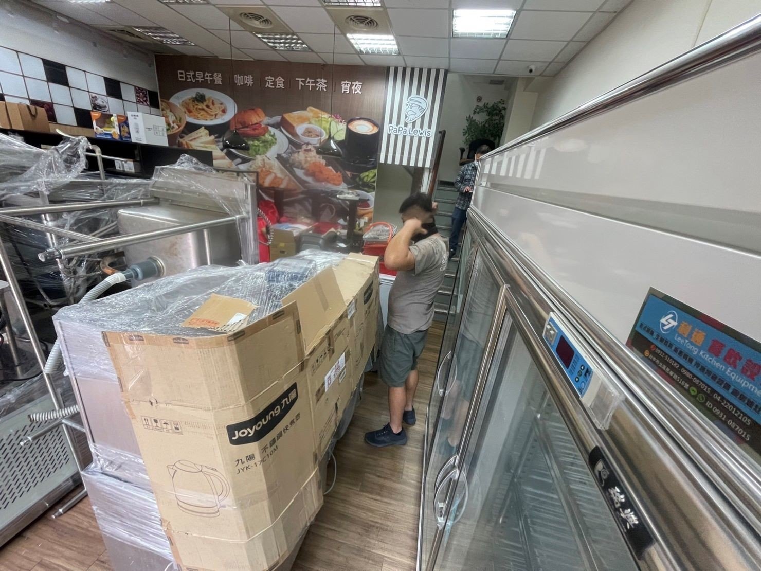 店面搬遷、搬家公司推薦、台北搬家推薦【榮福搬家公司】搬生財器具、搬冷凍櫃、搬冷藏冰箱、搬蛋糕櫃、搬冷藏工作臺、搬臥式冷凍櫃、搬工作檯、搬營業用蒸烤箱、南港搬家、桃園搬家公司推薦、新北搬家公司推薦、百貨公司進撤櫃、專櫃進撤櫃、企業搬運服務、搬公司行號、廠房遷移、公司行號搬遷、政府機關搬遷、百貨專櫃遷移、學校單位搬遷、大型設備搬遷、搬大型廚房設備、中央廚房搬遷、搬營業用冰箱、搬營業用製冰機、三層營業用烤箱搬運、搬工計時、搬工服務、人力搬運,針對顧客都秉持以用心實在專業搬家技巧,搬家實在用心值得您的信賴與選擇。歡迎來電咨詢02-2651-2727,榮福搬家有專員立即為您服務。 店面搬遷、搬家公司推薦、台北搬家推薦【榮福搬家公司】搬生財器具、搬冷凍櫃、搬冷藏冰箱、搬蛋糕櫃、搬冷藏工作臺、搬臥式冷凍櫃、搬工作檯、搬營業用蒸烤箱、南港搬家、桃園搬家公司推薦、新北搬家公司推薦、百貨公司進撤櫃、專櫃進撤櫃、企業搬運服務、搬公司行號、廠房遷移、公司行號搬遷、政府機關搬遷、百貨專櫃遷移、學校單位搬遷、大型設備搬遷、搬大型廚房設備、中央廚房搬遷、搬營業用冰箱、搬營業用製冰機、三層營業用烤箱搬運、搬工計時、搬工服務、人力搬運,針對顧客都秉持以用心實在專業搬家技巧,搬家實在用心值得您的信賴與選擇。歡迎來電咨詢02-2651-2727,榮福搬家有專員立即為您服務。