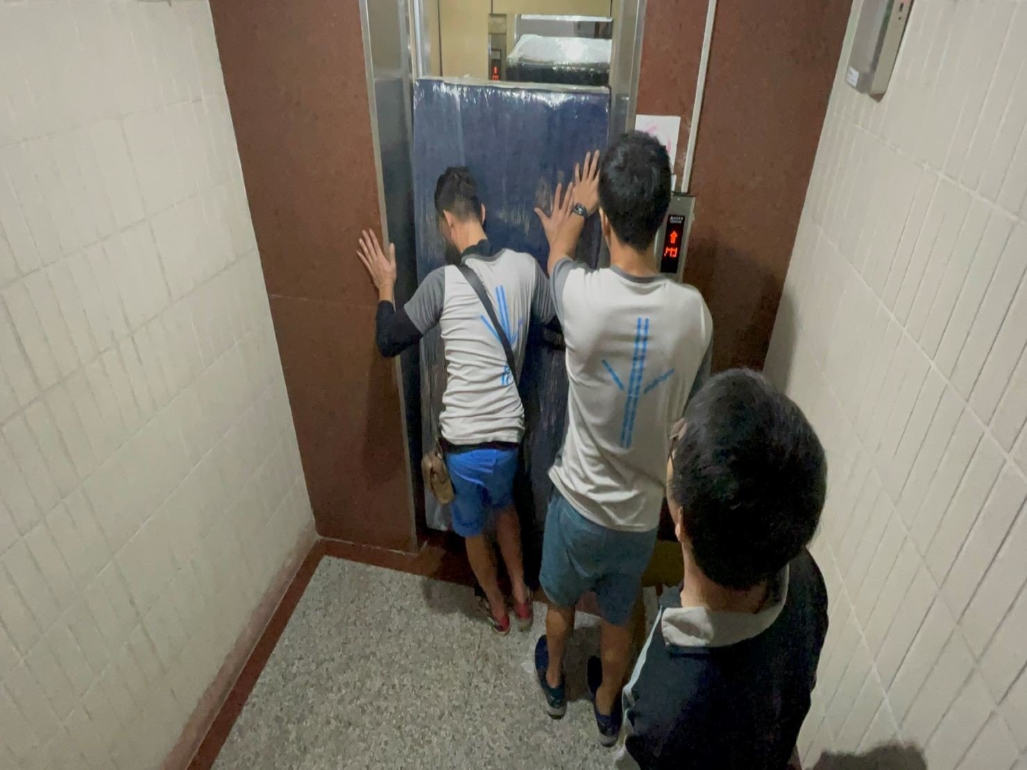 搬家公司推薦、新北搬家推薦【榮福搬家公司】南港搬家、精搬魚缸、桃園搬家公司推薦、台北搬家公司推薦、廢棄家具處理、廢棄家具清運、家庭廢棄物清運、清運、搬家、家具垃圾清運、搬家具、冰箱搬運、基隆搬家、搬洗衣機、搬家電、床墊搬運、搬保險櫃、搬金庫、搬公司行號、跨縣市搬家、搬沙發、家庭搬家、搬家首選、搬鋼琴、搬工、搬運、搬家紙箱,針對顧客都秉持以用心實在專業搬家技巧,搬家實在用心值得您的信賴與選擇。歡迎來電咨詢02-2651-2727,榮福搬家有專員立即為您服務。 搬家公司推薦、新北搬家推薦【榮福搬家公司】南港搬家、精搬魚缸、桃園搬家公司推薦、台北搬家公司推薦、廢棄家具處理、廢棄家具清運、家庭廢棄物清運、清運、搬家、家具垃圾清運、搬家具、冰箱搬運、基隆搬家、搬洗衣機、搬家電、床墊搬運、搬保險櫃、搬金庫、搬公司行號、跨縣市搬家、搬沙發、家庭搬家、搬家首選、搬鋼琴、搬工、搬運、搬家紙箱,針對顧客都秉持以用心實在專業搬家技巧,搬家實在用心值得您的信賴與選擇。歡迎來電咨詢02-2651-2727,榮福搬家有專員立即為您服務。