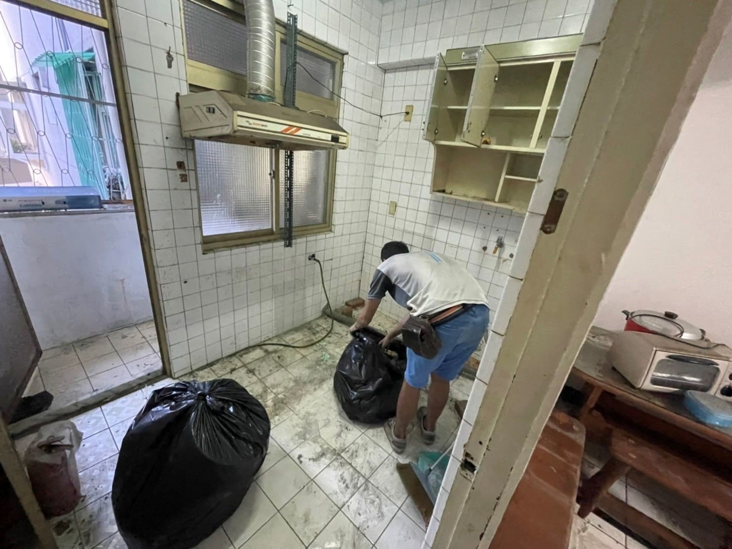 新北市垃圾清運、台北垃圾清運、不要的家具怎麼辦、搬家公司推薦、新北搬家推薦【榮福搬家公司】南港搬家、桃園搬家公司推薦、桃園大型垃圾、台北搬家公司推薦、租屋族、套房、雅房、房東、房東最愛、搬垃圾處理、家庭廢棄物清運、廢棄物處理、搬運廢棄物、家具垃圾處理、清運、搬家具、冰箱搬運、基隆搬家、大型家電回收清運、床墊搬運、搬衣櫃、大型家具丟棄、搬公司行號、家庭垃圾清運公司、清垃圾、廢棄家具處理、廢棄家具清運、搬家車,針對顧客都秉持以用心實在專業搬家技巧,搬家實在用心值得您的信賴與選擇。歡迎來電咨詢02-2651-2727,榮福搬家有專員立即為您服務。 新北市垃圾清運、台北垃圾清運、不要的家具怎麼辦、搬家公司推薦、新北搬家推薦【榮福搬家公司】南港搬家、桃園搬家公司推薦、桃園大型垃圾、台北搬家公司推薦、租屋族、套房、雅房、房東、房東最愛、搬垃圾處理、家庭廢棄物清運、廢棄物處理、搬運廢棄物、家具垃圾處理、清運、搬家具、冰箱搬運、基隆搬家、大型家電回收清運、床墊搬運、搬衣櫃、大型家具丟棄、搬公司行號、家庭垃圾清運公司、清垃圾、廢棄家具處理、廢棄家具清運、搬家車,針對顧客都秉持以用心實在專業搬家技巧,搬家實在用心值得您的信賴與選擇。歡迎來電咨詢02-2651-2727,榮福搬家有專員立即為您服務。