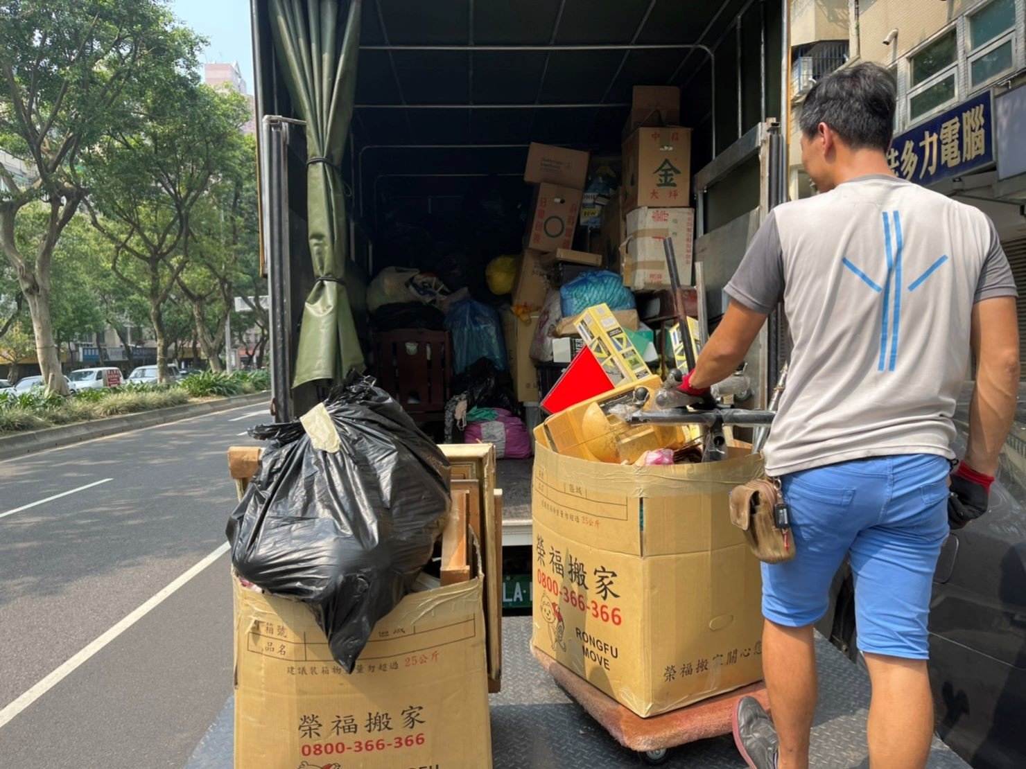 新北市垃圾清運、台北市垃圾清運、不要的家具怎麼辦、搬家公司推薦、新北搬家公司推薦【榮福搬家公司】南港搬家、桃園搬家公司推薦、桃園大型垃圾、台北搬家公司推薦、搬垃圾處理、家庭廢棄物清運、廢棄物處理、搬運廢棄物、家具垃圾處理、清運、搬家具、冰箱搬運、基隆搬家、大型家電回收清運、床墊搬運、搬衣櫃、大型家具丟棄、大型家具清運、搬公司行號、家庭垃圾清運公司、清垃圾、廢棄家具處理、廢棄家具清運、垃圾清運費用、搬家車,針對顧客都秉持以用心實在專業搬家技巧,搬家實在用心值得您的信賴與選擇。歡迎來電咨詢02-2651-2727,榮福搬家有專員立即為您服務。 新北市垃圾清運、台北市垃圾清運、不要的家具怎麼辦、搬家公司推薦、新北搬家公司推薦【榮福搬家公司】南港搬家、桃園搬家公司推薦、桃園大型垃圾、台北搬家公司推薦、搬垃圾處理、家庭廢棄物清運、廢棄物處理、搬運廢棄物、家具垃圾處理、清運、搬家具、冰箱搬運、基隆搬家、大型家電回收清運、床墊搬運、搬衣櫃、大型家具丟棄、大型家具清運、搬公司行號、家庭垃圾清運公司、清垃圾、廢棄家具處理、廢棄家具清運、垃圾清運費用、搬家車,針對顧客都秉持以用心實在專業搬家技巧,搬家實在用心值得您的信賴與選擇。歡迎來電咨詢02-2651-2727,榮福搬家有專員立即為您服務。