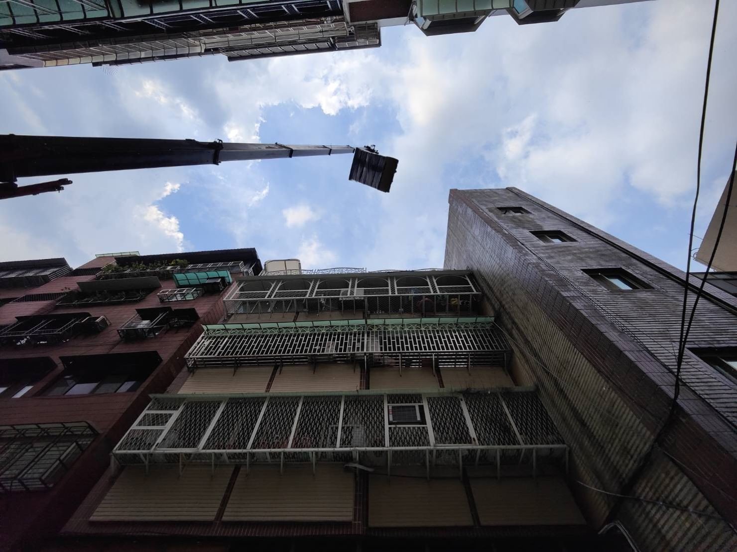 搬家公司推薦、新北搬家推薦【榮福搬家公司】南港搬家、桃園搬家公司推薦、台北搬家公司推薦、大型家具搬運、搬家具、冰箱搬運、基隆搬家、搬家電、大型家電搬運、床墊搬運、搬家車、家庭搬家、搬工、搬運、搬家紙箱、跨縣市搬家、單件家具運送、搬家估價、搬家首選,搬家達人,吊掛搬運、吊家具搬運、台北搬家公司推薦:大台北搬家,精緻包裝搬運「細膩包裝、專業搬運、用心服務、以客為尊」是榮福搬家公司的宗旨與精神。歡迎立即來電02-2651-2727專人服務。 搬家公司推薦、新北搬家推薦【榮福搬家公司】南港搬家、桃園搬家公司推薦、台北搬家公司推薦、大型家具搬運、搬家具、冰箱搬運、基隆搬家、搬家電、大型家電搬運、床墊搬運、搬家車、家庭搬家、搬工、搬運、搬家紙箱、跨縣市搬家、單件家具運送、搬家估價、搬家首選,搬家達人,吊掛搬運、吊家具搬運、台北搬家公司推薦:大台北搬家,精緻包裝搬運「細膩包裝、專業搬運、用心服務、以客為尊」是榮福搬家公司的宗旨與精神。歡迎立即來電02-2651-2727專人服務。