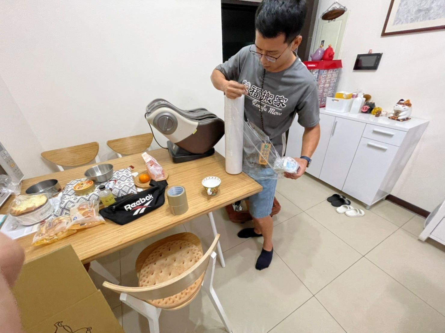 搬家公司推薦、新北搬家公司推薦【榮福搬家公司】精緻包裝搬運「細膩包裝、專業搬運、用心服務、以客為尊」是榮福搬家公司的宗旨與精神:搬家首選、南港搬家、桃園搬家公司推薦、台北搬家公司推薦、精緻搬家、精緻包裝、搬家達人、搬家具、冰箱搬運、基隆搬家、搬家電、床墊搬運、跨縣市搬家、家庭搬家、鋼琴搬運、搬工計時、搬運、搬家紙箱、搬家打包材料,針對顧客都秉持以用心實在專業搬家技巧,搬家實在用心值得您的信賴與選擇。歡迎來電咨詢02-2651-2727,榮福搬家有專員立即為您服務。 搬家公司推薦、新北搬家公司推薦【榮福搬家公司】精緻包裝搬運「細膩包裝、專業搬運、用心服務、以客為尊」是榮福搬家公司的宗旨與精神:搬家首選、南港搬家、桃園搬家公司推薦、台北搬家公司推薦、精緻搬家、精緻包裝、搬家達人、搬家具、冰箱搬運、基隆搬家、搬家電、床墊搬運、跨縣市搬家、家庭搬家、鋼琴搬運、搬工計時、搬運、搬家紙箱、搬家打包材料,針對顧客都秉持以用心實在專業搬家技巧,搬家實在用心值得您的信賴與選擇。歡迎來電咨詢02-2651-2727,榮福搬家有專員立即為您服務。