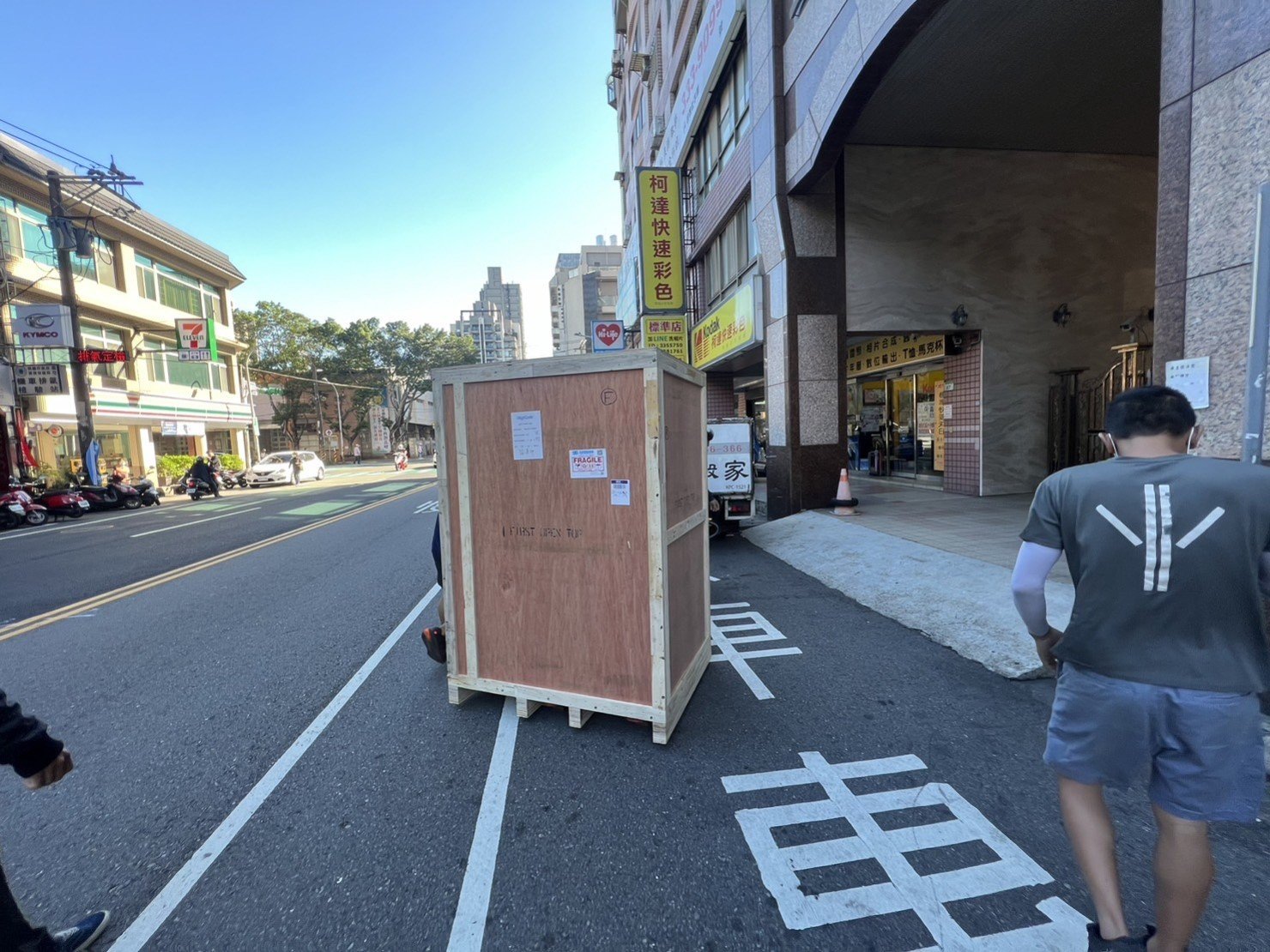 台北搬大型公仔、新北搬大型公仔、南港搬大型公仔、桃園搬大型公仔、宜蘭搬大型公仔,只搬單一特殊重物、搬藝術雕塑、搬木雕藝術品、搬泥雕藝術品、搬銅雕藝術品、搬當代藝術品、大型藝術品搬運、大型藝術品防護包裝、大型藝術品精緻防護包裝、日本當代藝術家藝術品專業搬運、搬公仔藝術品展示玻璃櫃、搬運收藏公仔、一比一大型公仔、搬曼威收藏公仔、大型公仔模型搬運【榮福搬家公司】搬家首選、搬家公司推薦:優質搬家,包裝搬運「細膩包裝、專業搬運、用心服務、以客為尊」是榮福搬家公司的宗旨與精神。歡迎立即來電02-2651-2727專人服務。 台北搬大型公仔、新北搬大型公仔、南港搬大型公仔、桃園搬大型公仔、宜蘭搬大型公仔,只搬單一特殊重物、搬藝術雕塑、搬木雕藝術品、搬泥雕藝術品、搬銅雕藝術品、搬當代藝術品、大型藝術品搬運、大型藝術品防護包裝、大型藝術品精緻防護包裝、日本當代藝術家藝術品專業搬運、搬公仔藝術品展示玻璃櫃、搬運收藏公仔、一比一大型公仔、搬曼威收藏公仔、大型公仔模型搬運【榮福搬家公司】搬家首選、搬家公司推薦:優質搬家,包裝搬運「細膩包裝、專業搬運、用心服務、以客為尊」是榮福搬家公司的宗旨與精神。歡迎立即來電02-2651-2727專人服務。