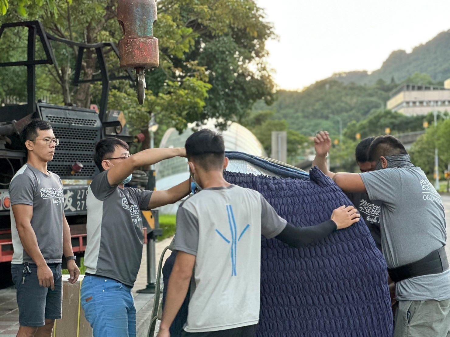 台北搬家重物吊掛搬運∣南港搬家重物吊掛搬運∣新北搬家重物吊掛搬運∣雙北搬家重物吊掛搬運∣汐止搬家重物吊掛運∣五股搬家重物吊搬運搬運∣ ∣板橋搬家重物吊掛搬運∣桃園搬家重物吊掛搬運推薦【榮福搬家】屬專業搬家細吊累運唯一的選擇,累積20年來特殊重物的搬運經驗,專業敏捷快速完成您的各項搬運任務。榮福搬家擁有精細的包裝搬運「精細包裝、專業搬運、用心服務、以客為尊」是榮福家搬運公司的宗旨與精神。歡迎立即來電02-2651-2727人服務。 台北搬家重物吊掛搬運∣南港搬家重物吊掛搬運∣新北搬家重物吊掛搬運∣雙北搬家重物吊掛搬運∣汐止搬家重物吊掛運∣五股搬家重物吊搬運搬運∣ ∣板橋搬家重物吊掛搬運∣桃園搬家重物吊掛搬運推薦【榮福搬家】屬專業搬家細吊累運唯一的選擇,累積20年來特殊重物的搬運經驗,專業敏捷快速完成您的各項搬運任務。榮福搬家擁有精細的包裝搬運「精細包裝、專業搬運、用心服務、以客為尊」是榮福家搬運公司的宗旨與精神。歡迎立即來電02-2651-2727人服務。
