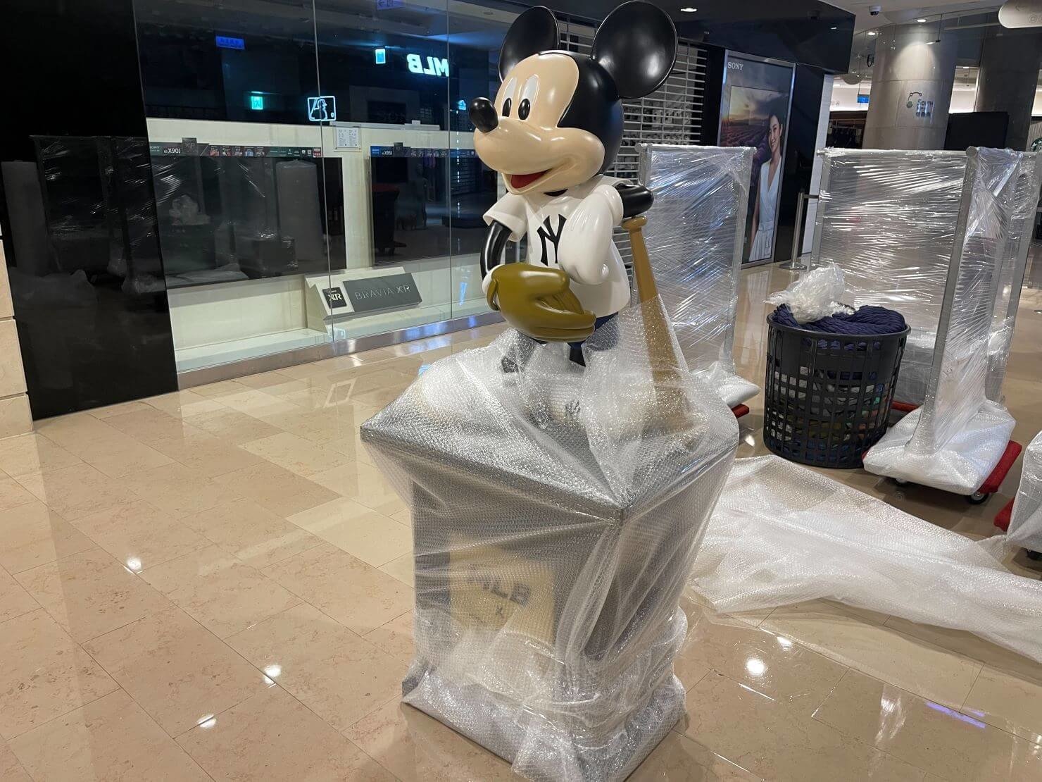 【榮福搬家】百貨倉儲暫放精緻包裝、百貨撤櫃、展示架搬運、中島雙排架搬運、服裝店展示架搬運、落地是掛衣架搬運,服飾店模特兒搬運、品牌大型公仔搬運、海外公仔搬運、公仔精緻包裝、模型精緻包裝,台北搬家公司推薦:大台北搬家,精緻包裝搬運「細膩包裝、專業搬運、用心服務、以客為尊」是榮福搬家公司的宗旨與精神。歡迎立即來電02-2651-2727專人服務。 【榮福搬家】百貨倉儲暫放精緻包裝、百貨撤櫃、展示架搬運、中島雙排架搬運、服裝店展示架搬運、落地是掛衣架搬運,服飾店模特兒搬運、品牌大型公仔搬運、海外公仔搬運、公仔精緻包裝、模型精緻包裝,台北搬家公司推薦:大台北搬家,精緻包裝搬運「細膩包裝、專業搬運、用心服務、以客為尊」是榮福搬家公司的宗旨與精神。歡迎立即來電02-2651-2727專人服務。